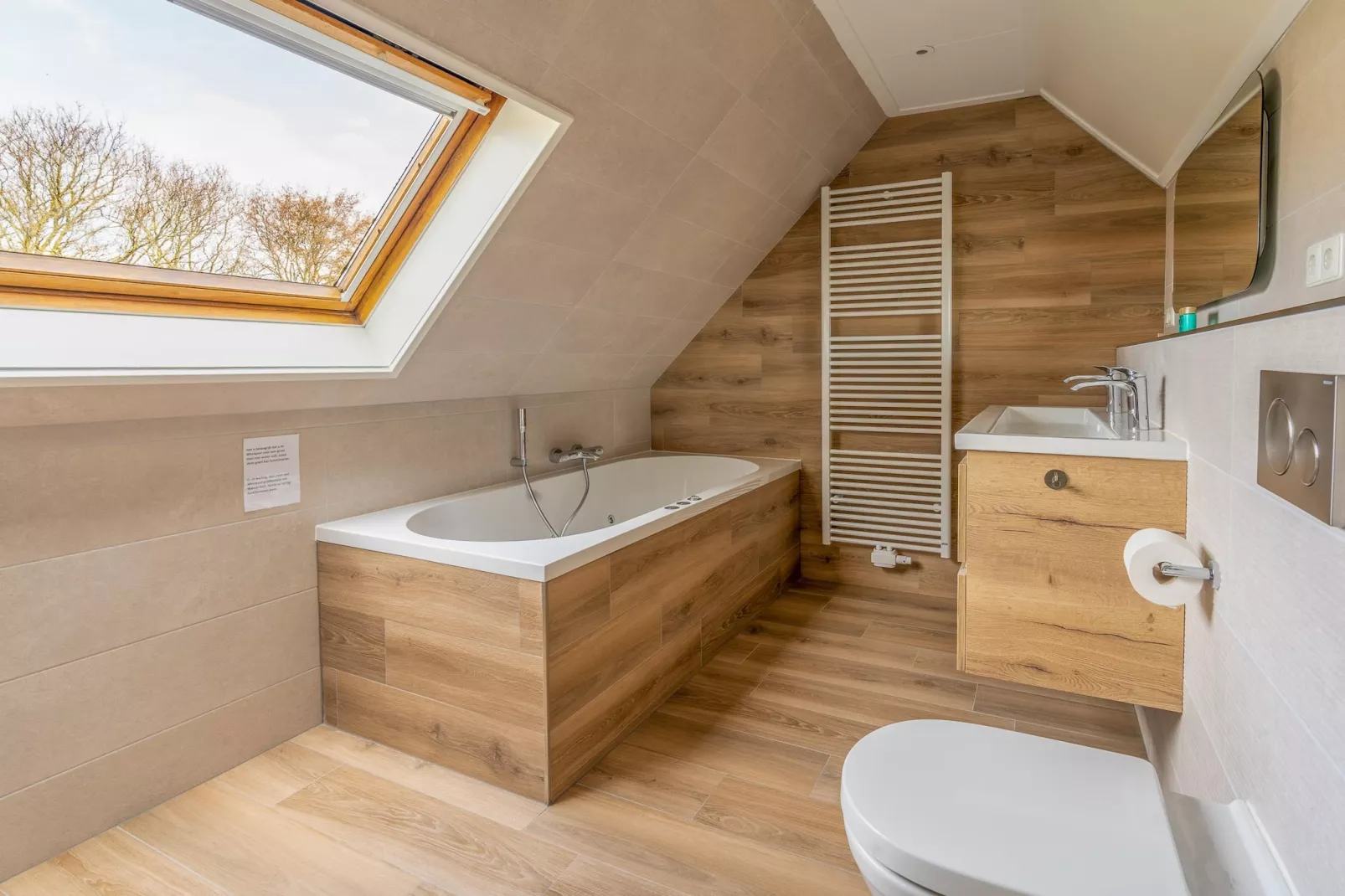 Kamperfoelie 45-Badkamer