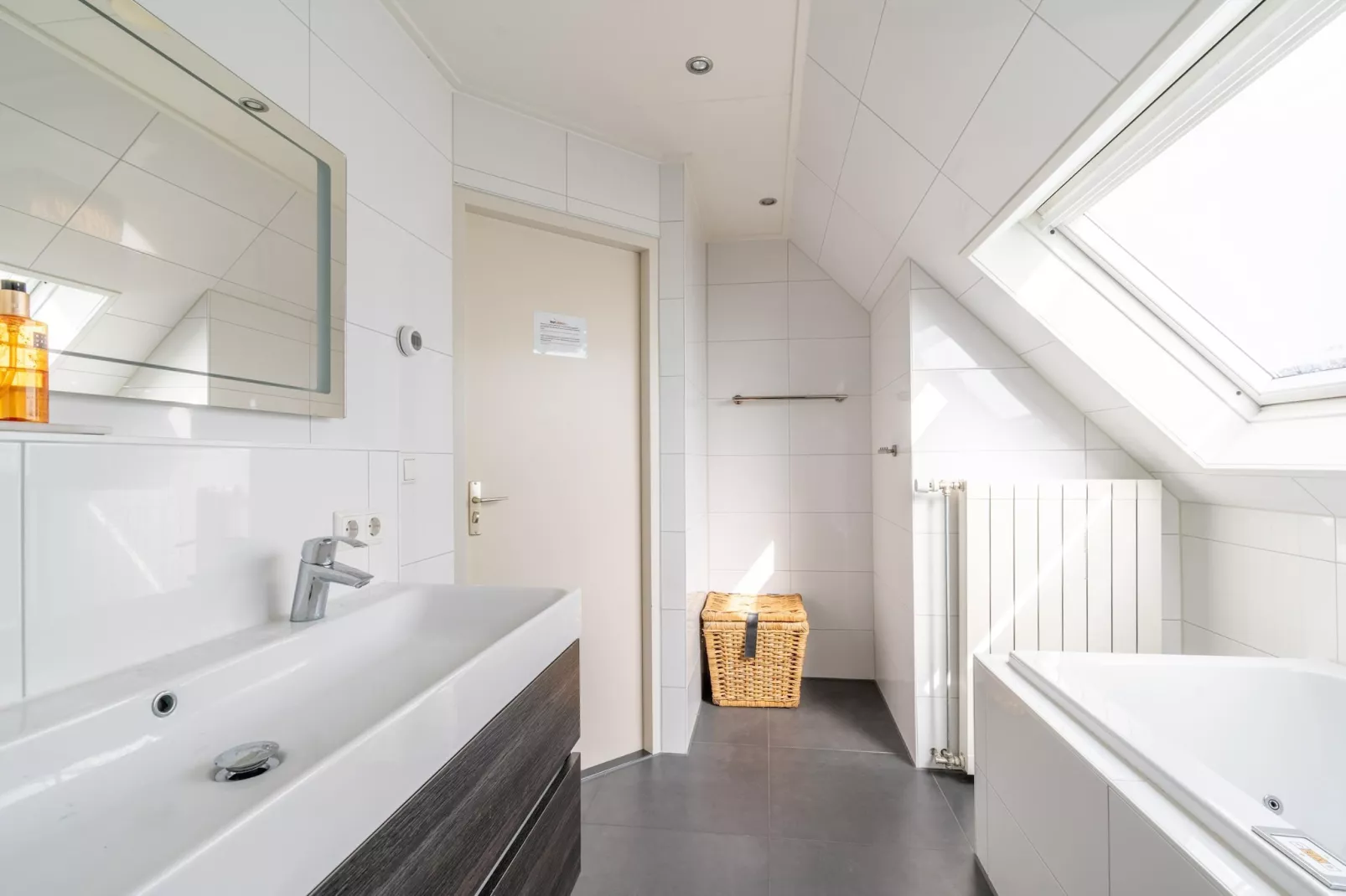 Kamperfoelie 67-Badkamer