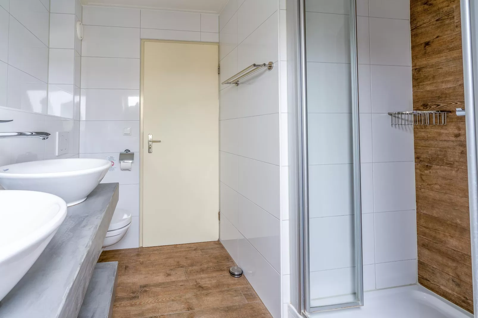 Kamperfoelie 87-Badkamer