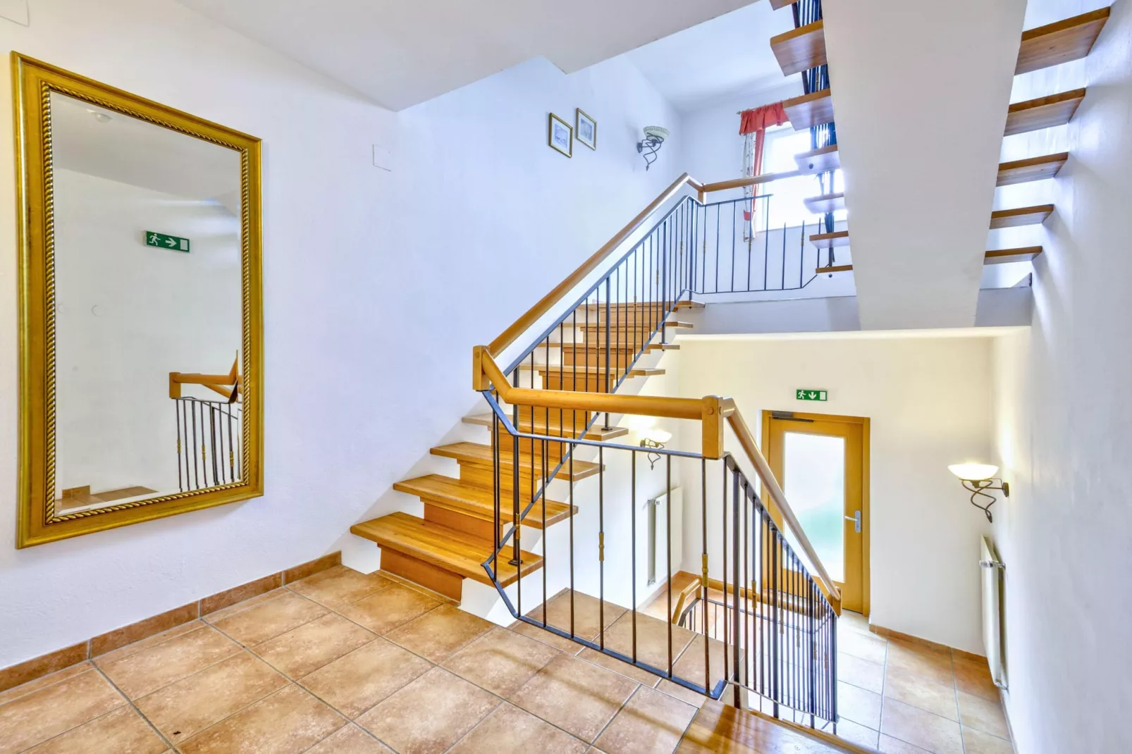 Vicky Apartment Top 8-Overloop