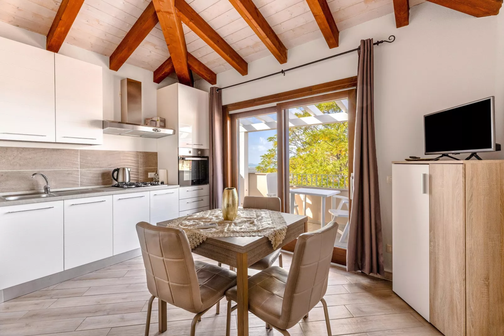 ATTICO MAREBLU-Eetkamer