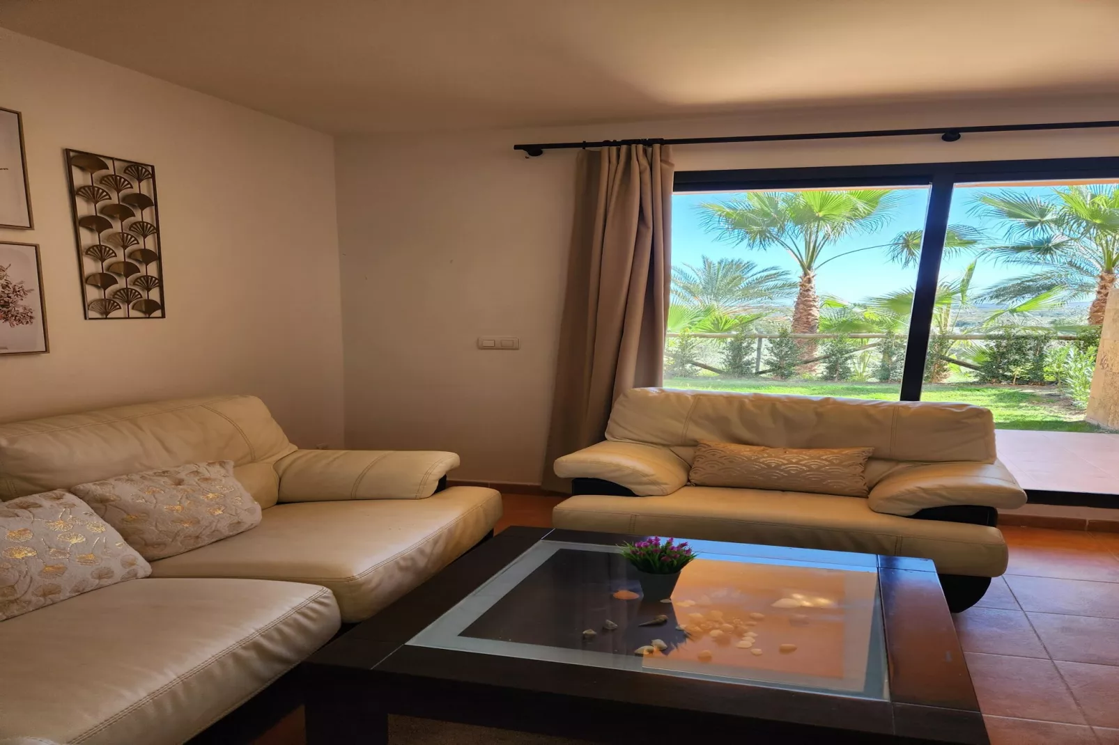 CT 347 AL - Faro's Gardenapartment - Valle del Este-Woonkamer