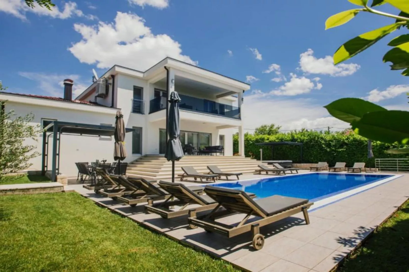 Beautiful Haven Villas - Villa Antonija with Outdoor Pool