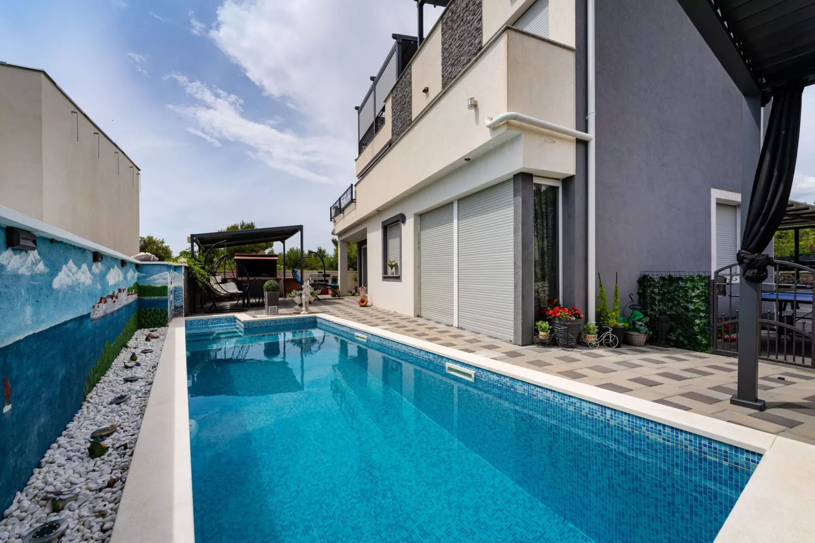 Apartment Nikita with private pool-Zwembad