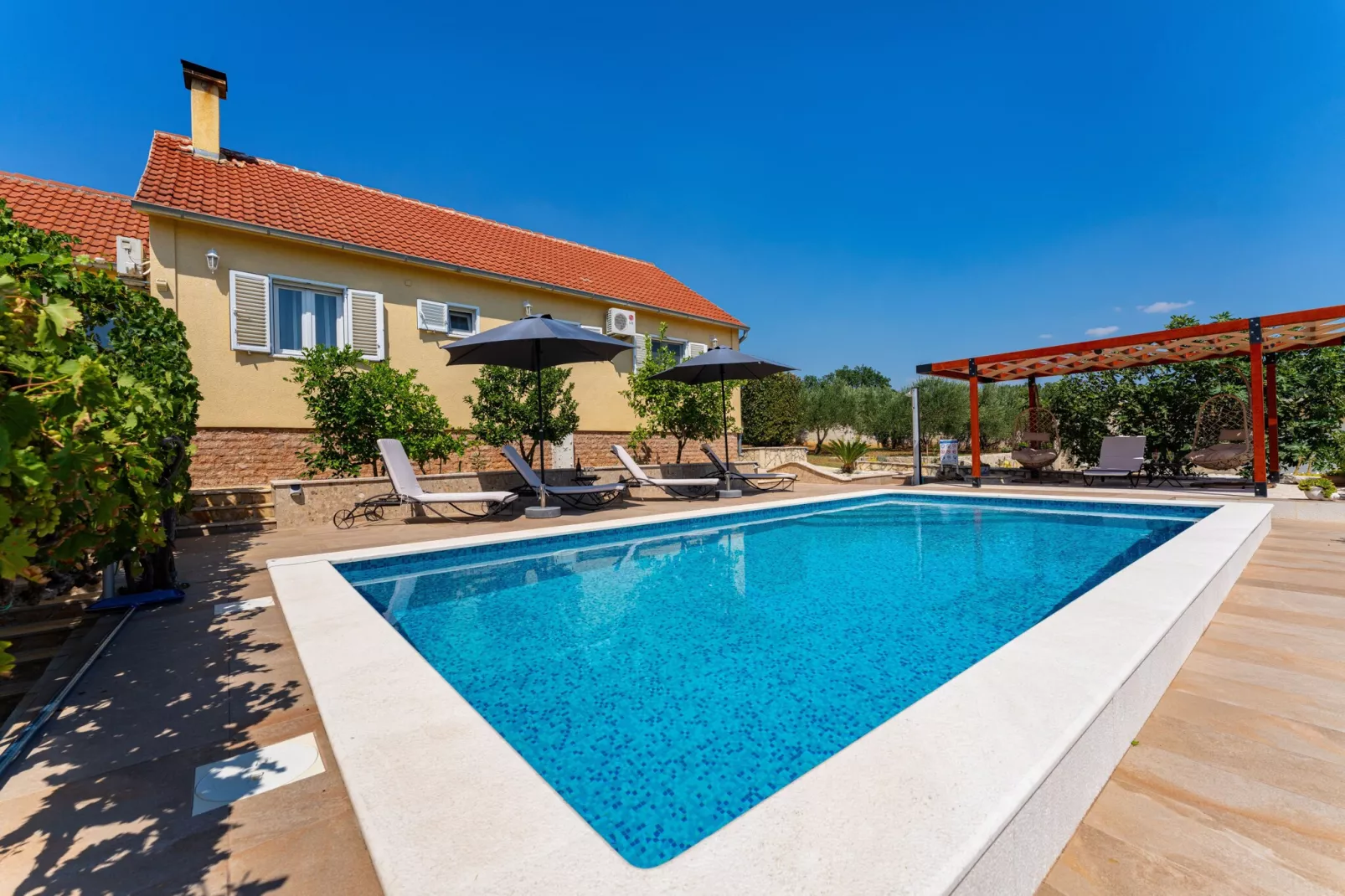 Villa Sucic with private pool-Zwembad