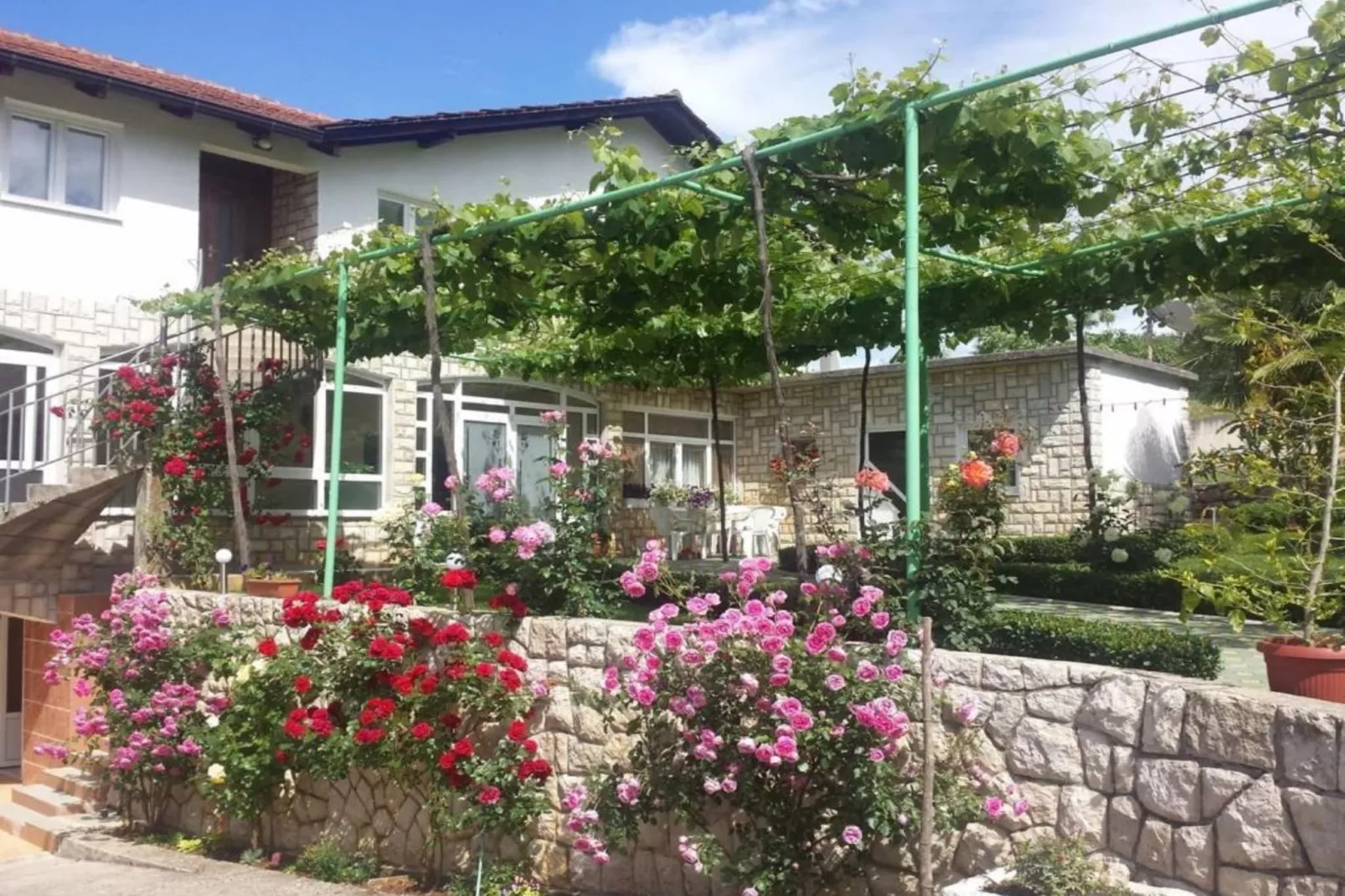 Elez Serenity Guesthouse - Quadruple room with Balcony-Buitenlucht