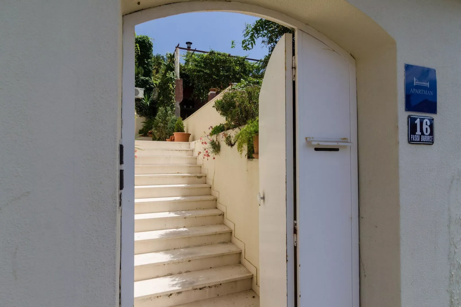 Apartment Olga - Studio Apartment with Terrace-Faciliteiten