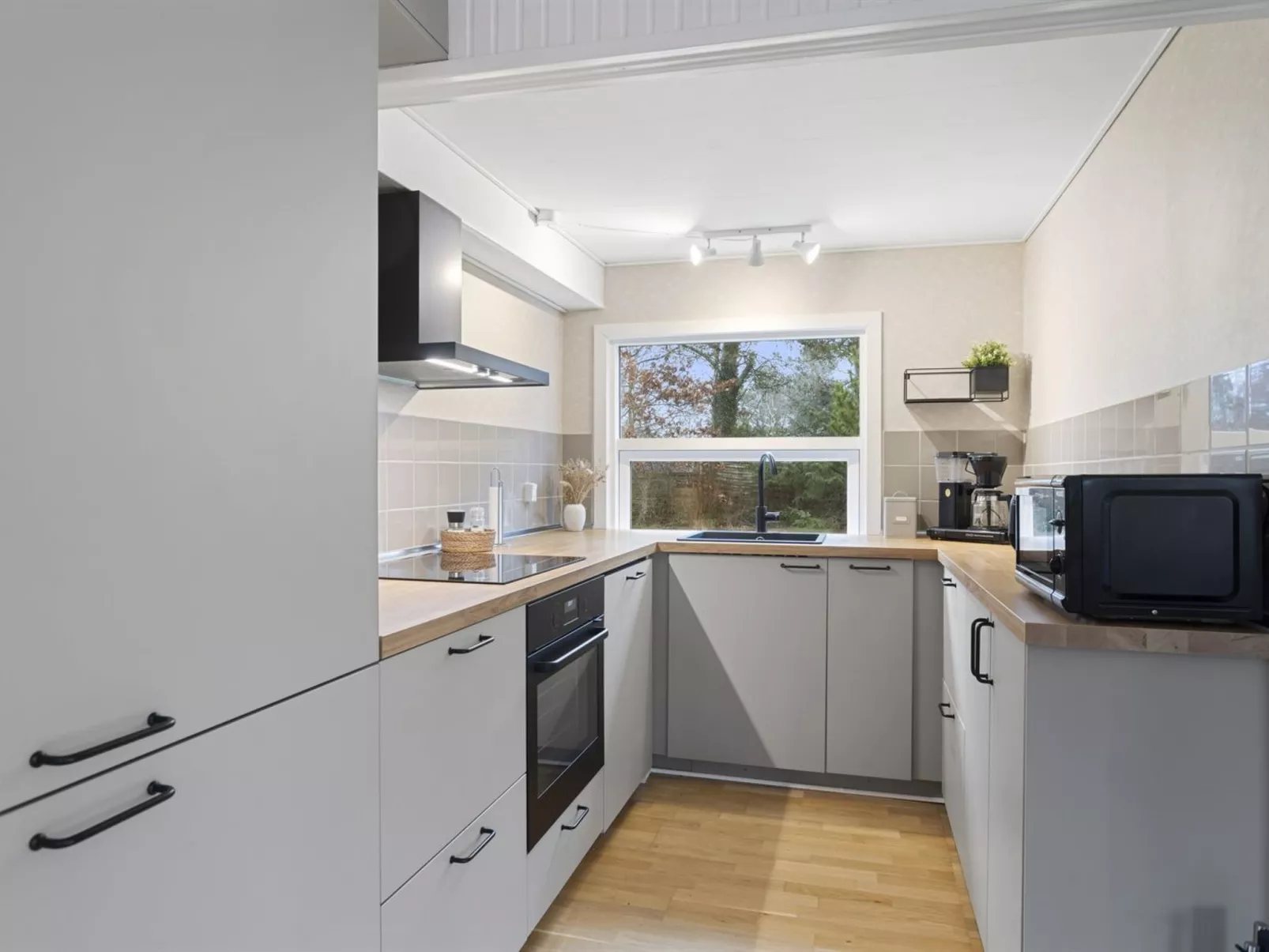 "Elaina" - 290m from the sea-Binnen