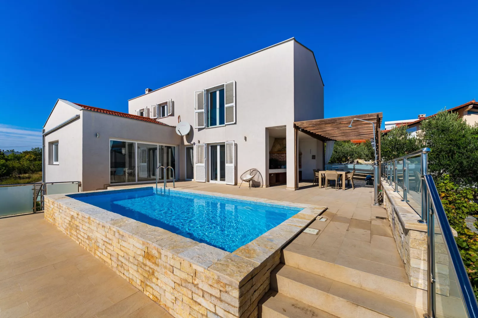 Sea view Villa Anpero-Buitenkant zomer