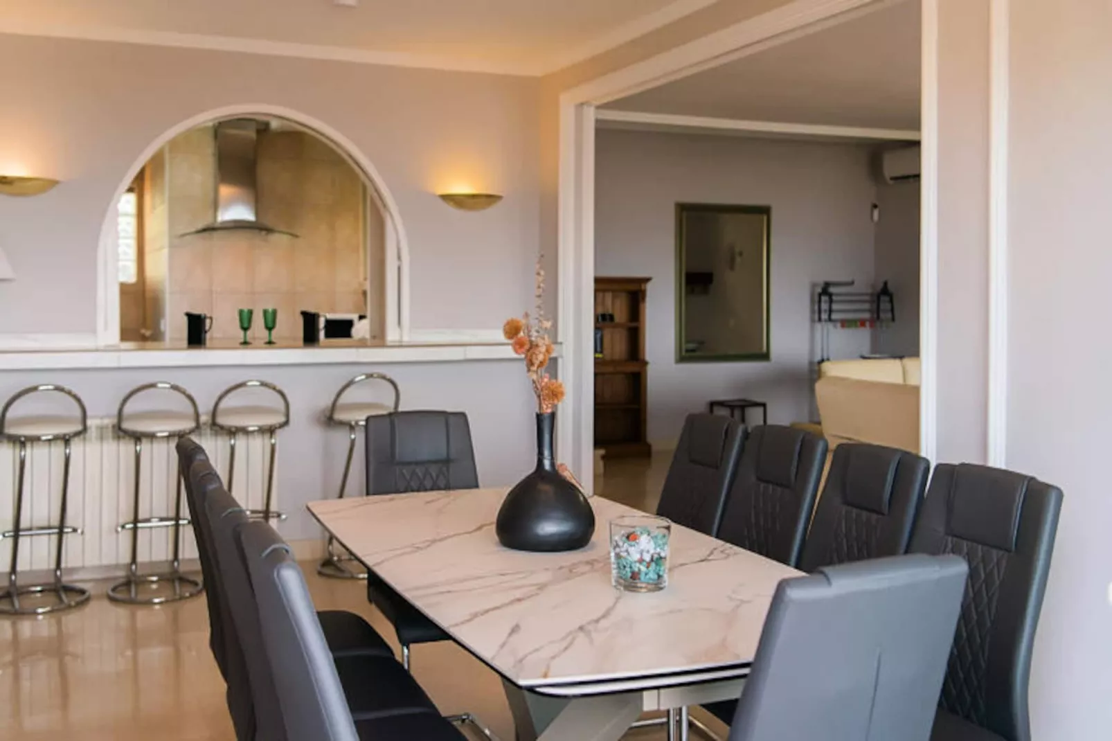 Maison à Roses-Niet-getagd