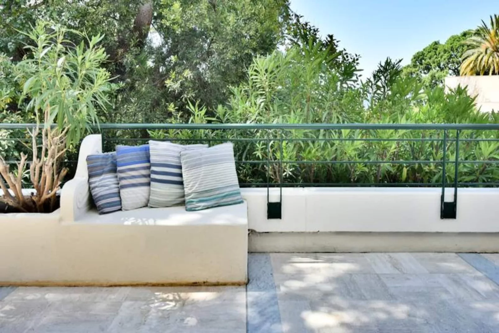 Résidence 4p Avec Grande Terrasse Et Piscine-Niet-getagd