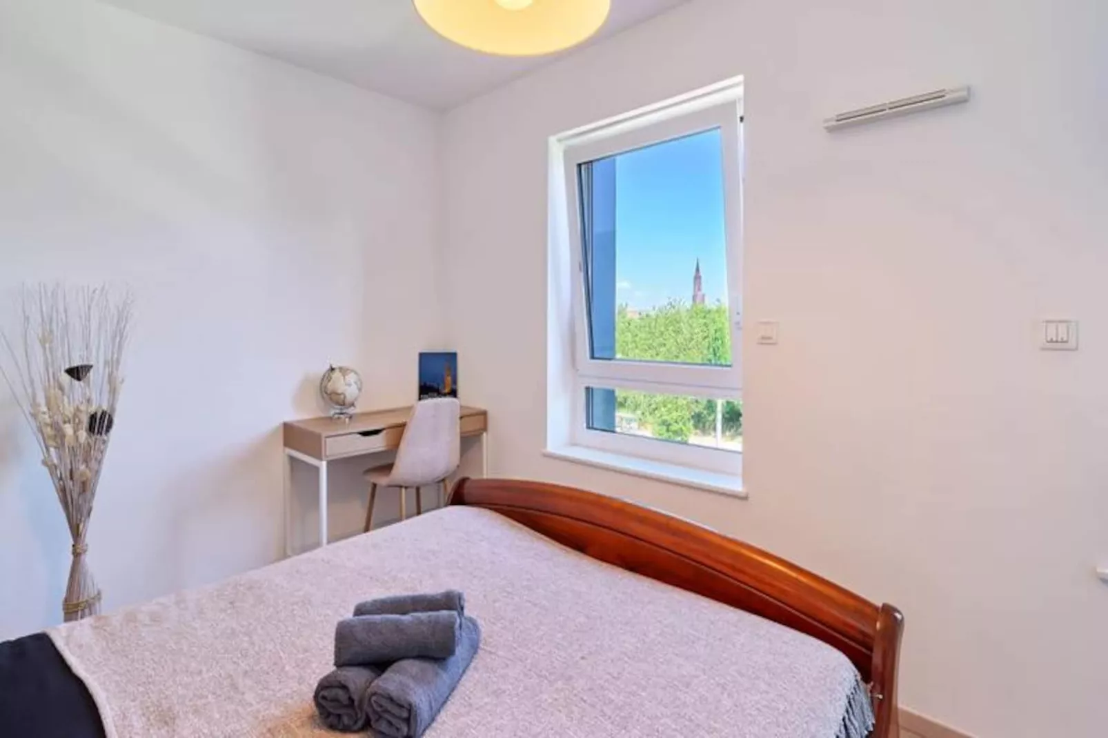 Dans Les &eacute;toiles - 2 Chambres Proche Centre Ville Avec Parking Inclus-Niet-getagd