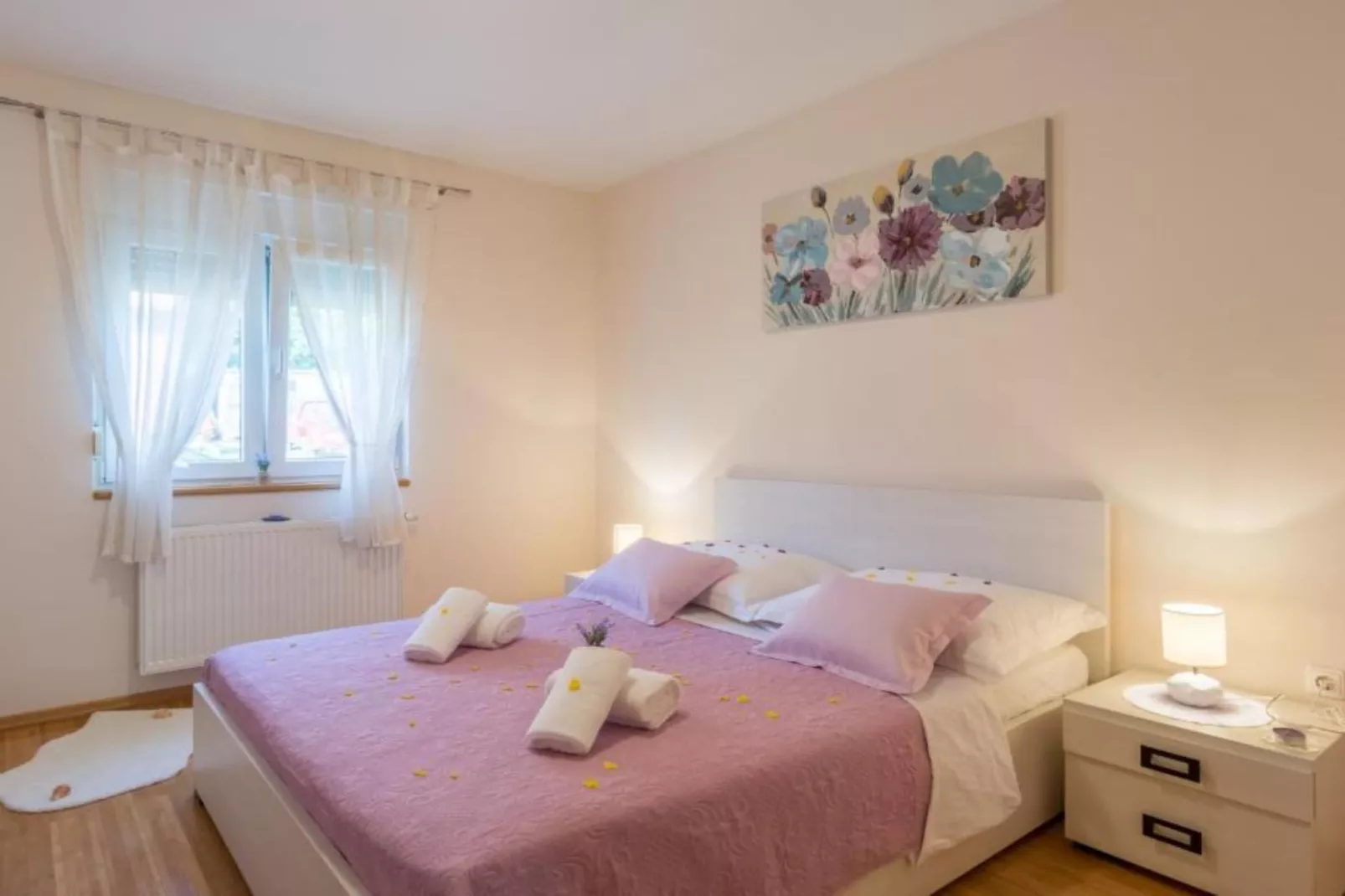 Holiday House BALEN with Swimming Pool - Six Bedroom Holiday House With Pool-Slaapkamer