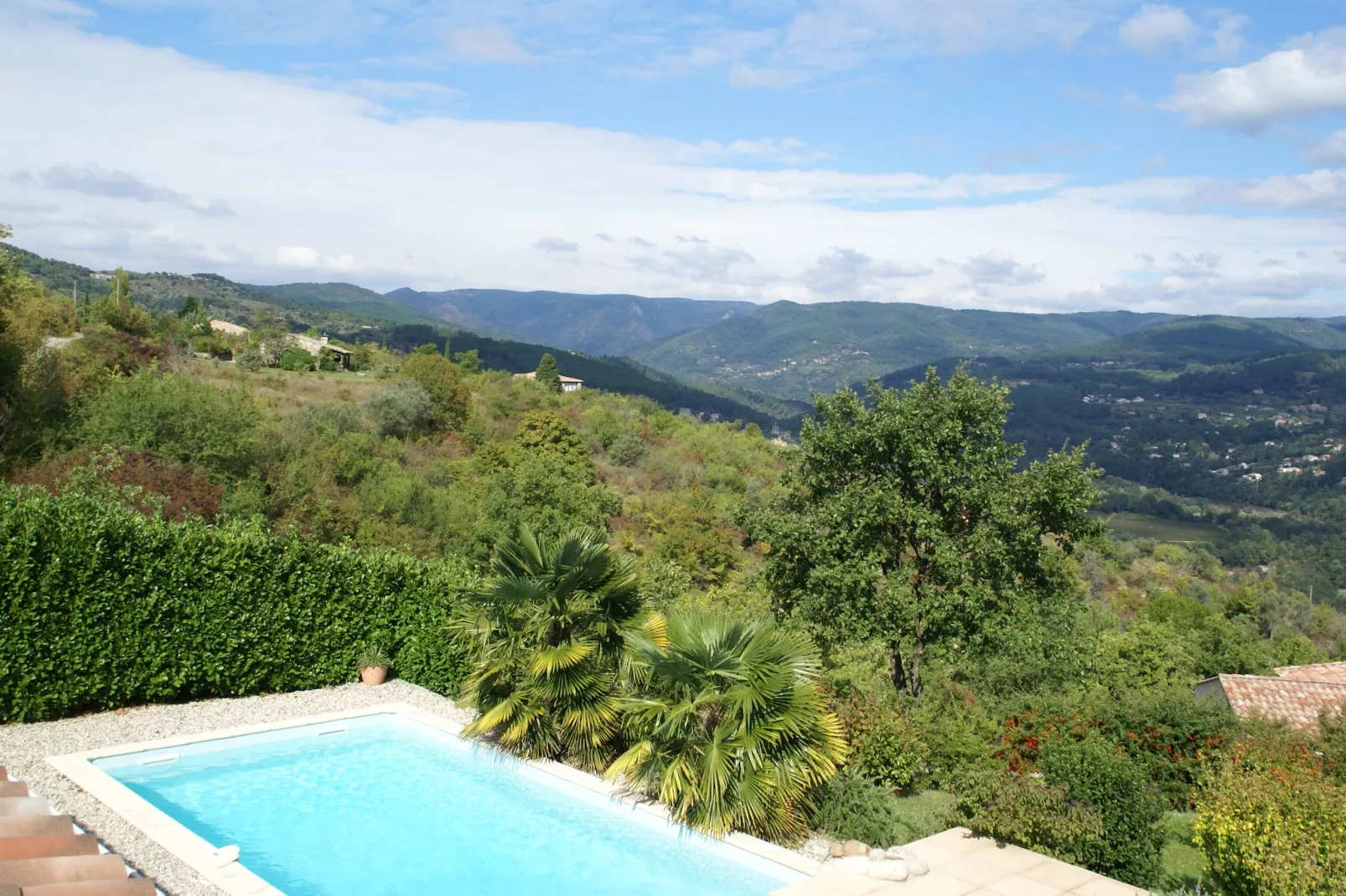 Villa - LES VANS-Uitzicht zomer