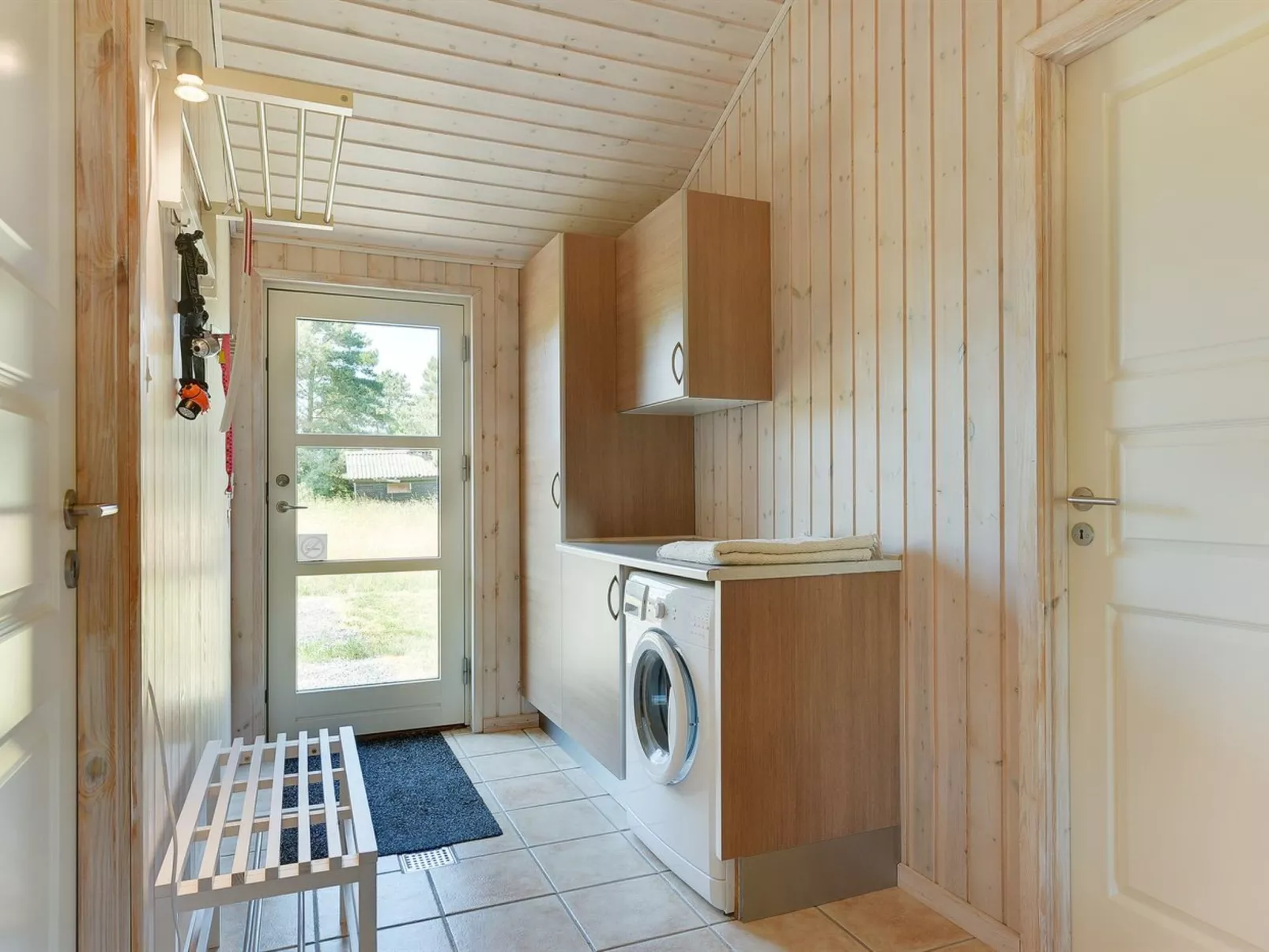 "Aksel" - 150m from the sea-Binnen