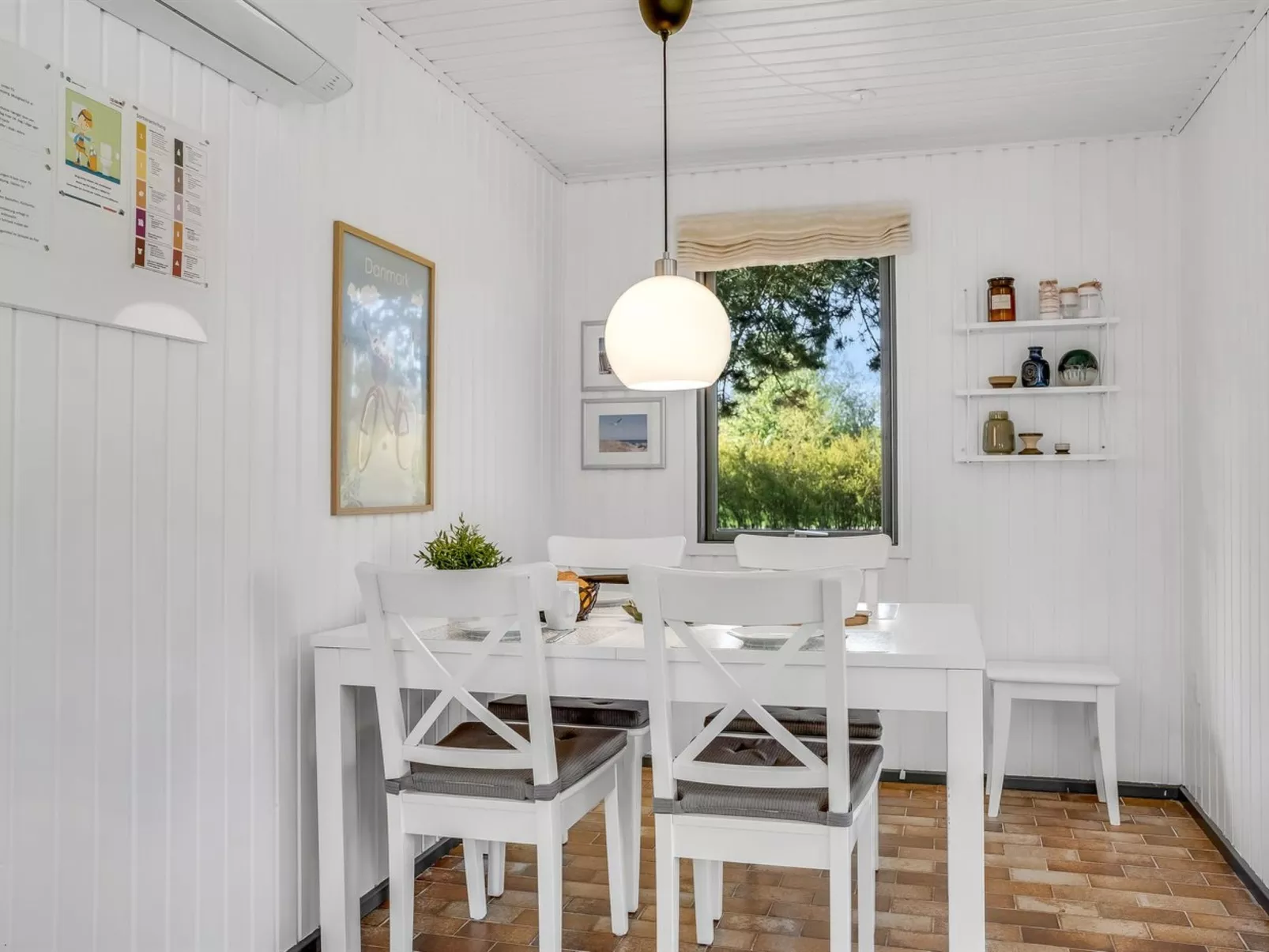 "Lars" - 250m from the sea-Binnen