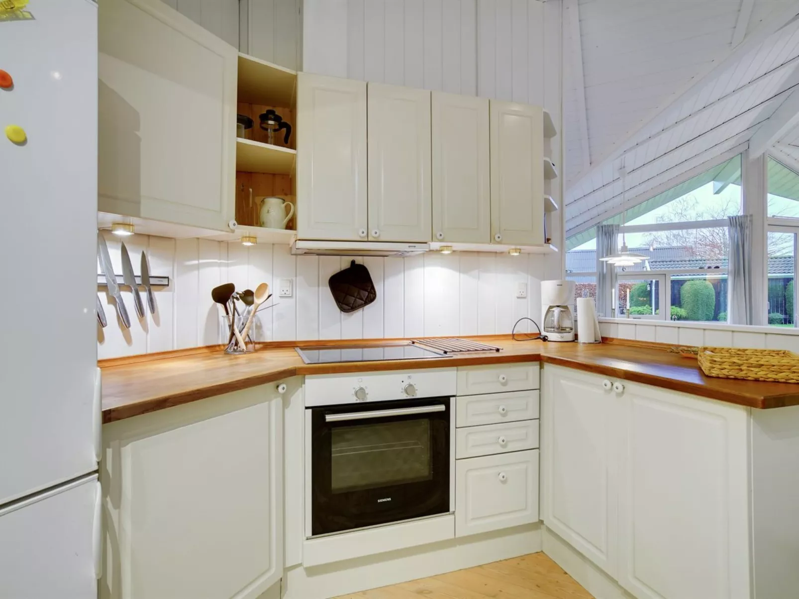 "Eivor" - 500m from the sea-Binnen