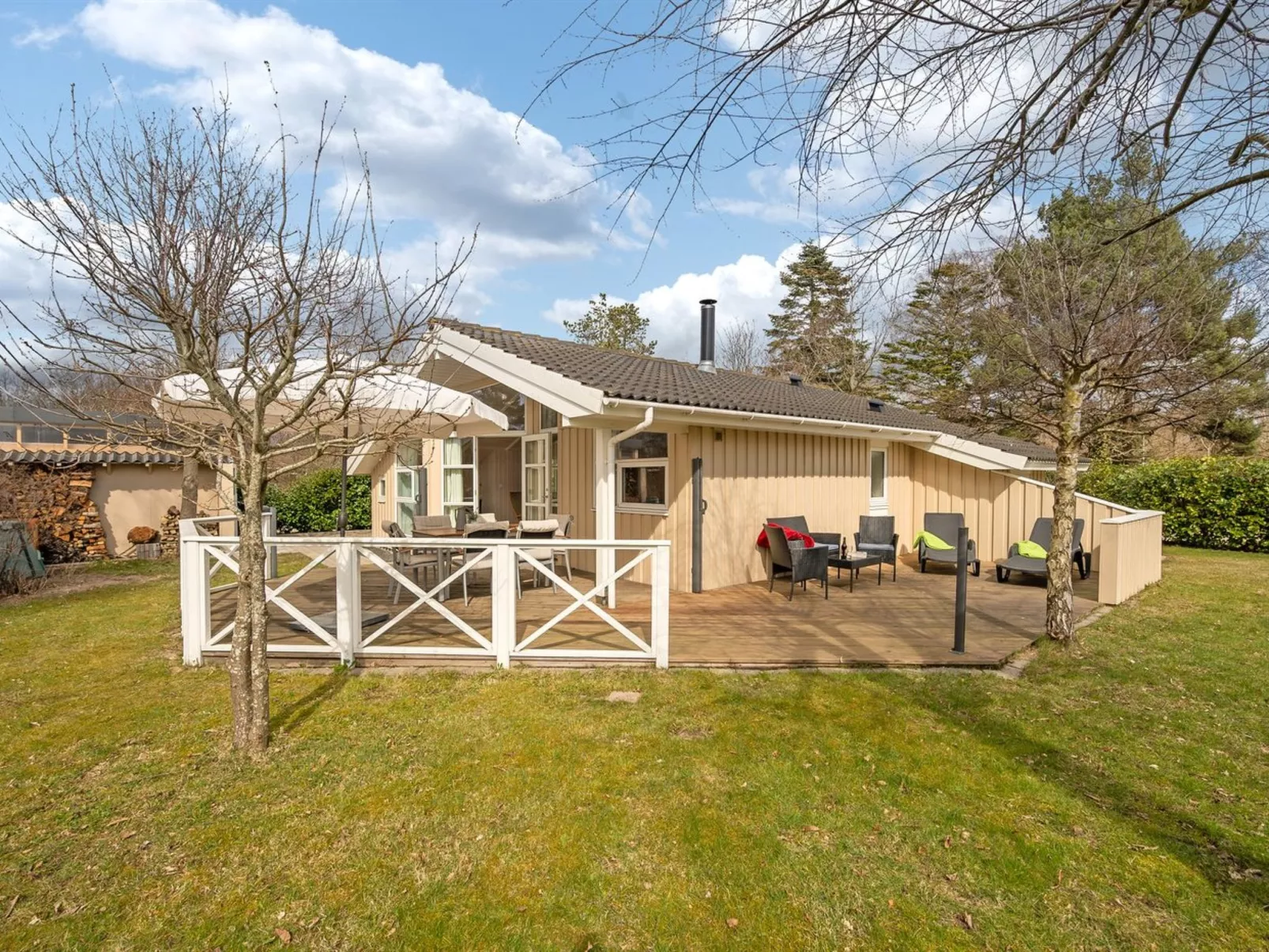 "Sitka" - 250m from the sea-Buiten