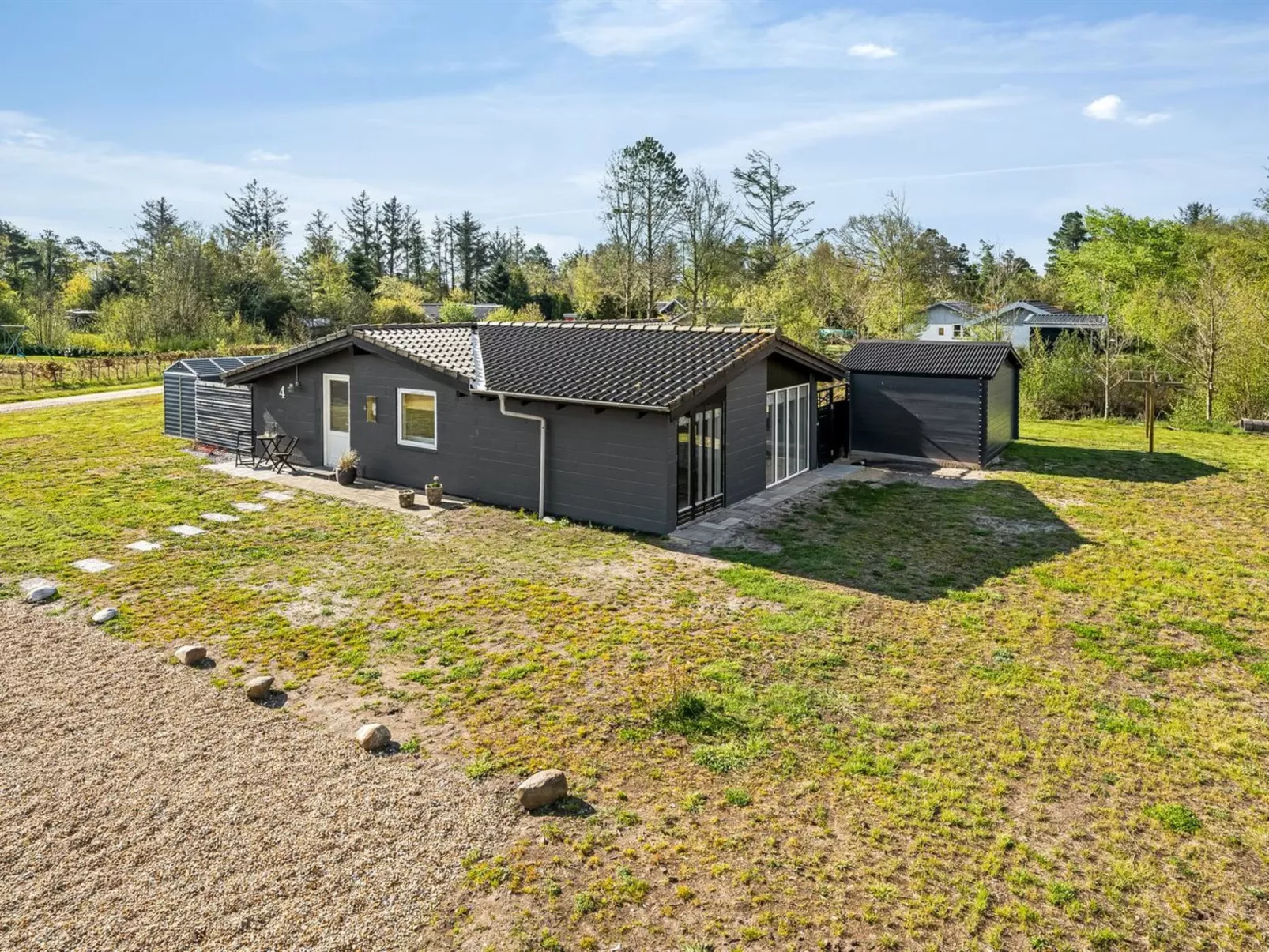 "Valdemar" - 350m to the fjord-Buiten