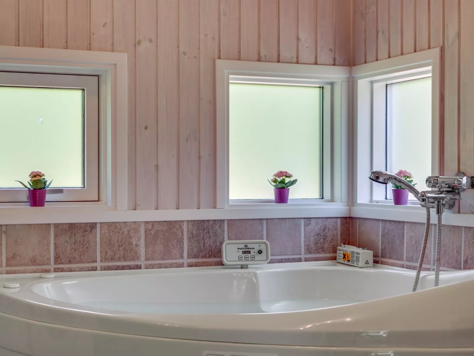 "Esaline" - 400m from the sea-Binnen