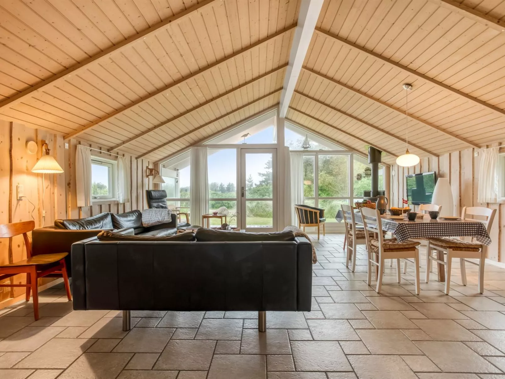 "Leya" - 1.2km from the sea-Binnen