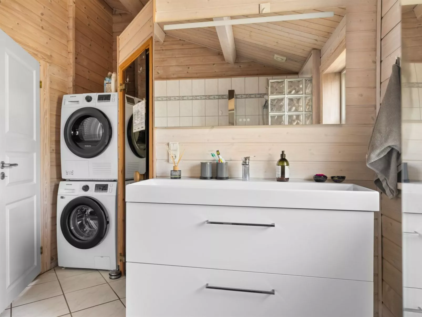 "Anneli" - 600m from the sea-Binnen