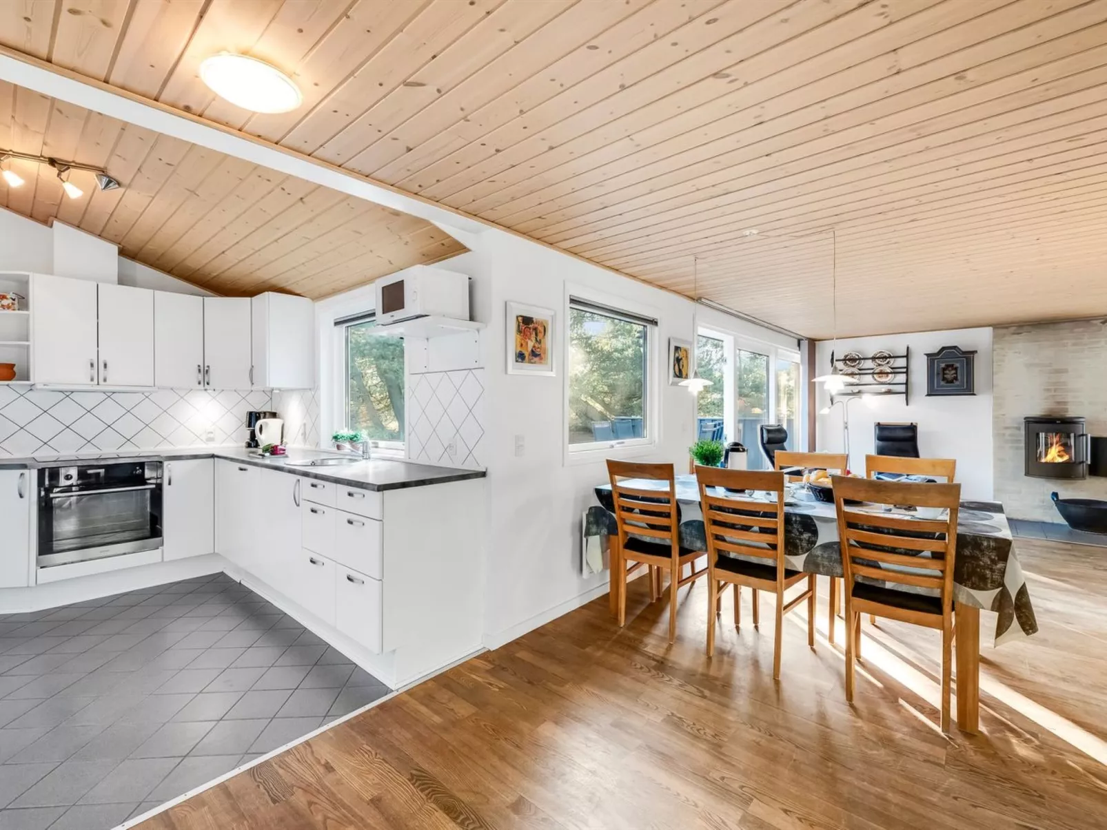 "Jula" - 800m from the sea-Binnen