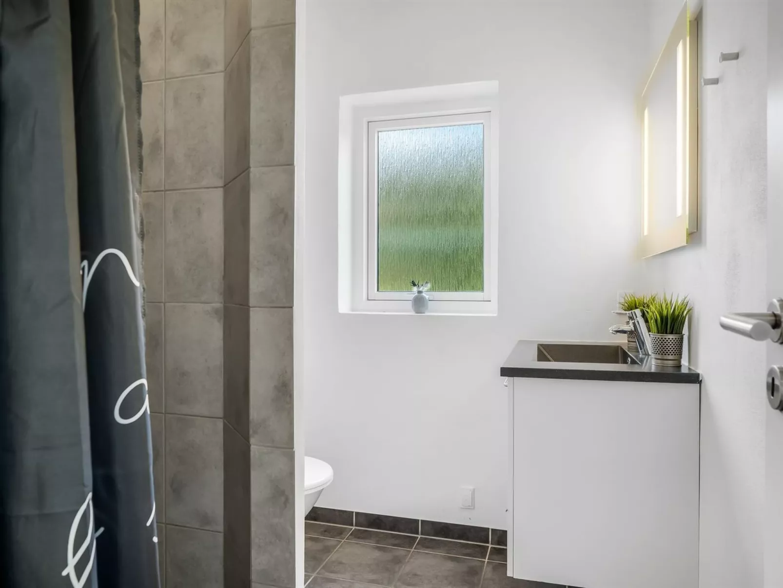 "Eloise" - 50m to the fjord-Binnen