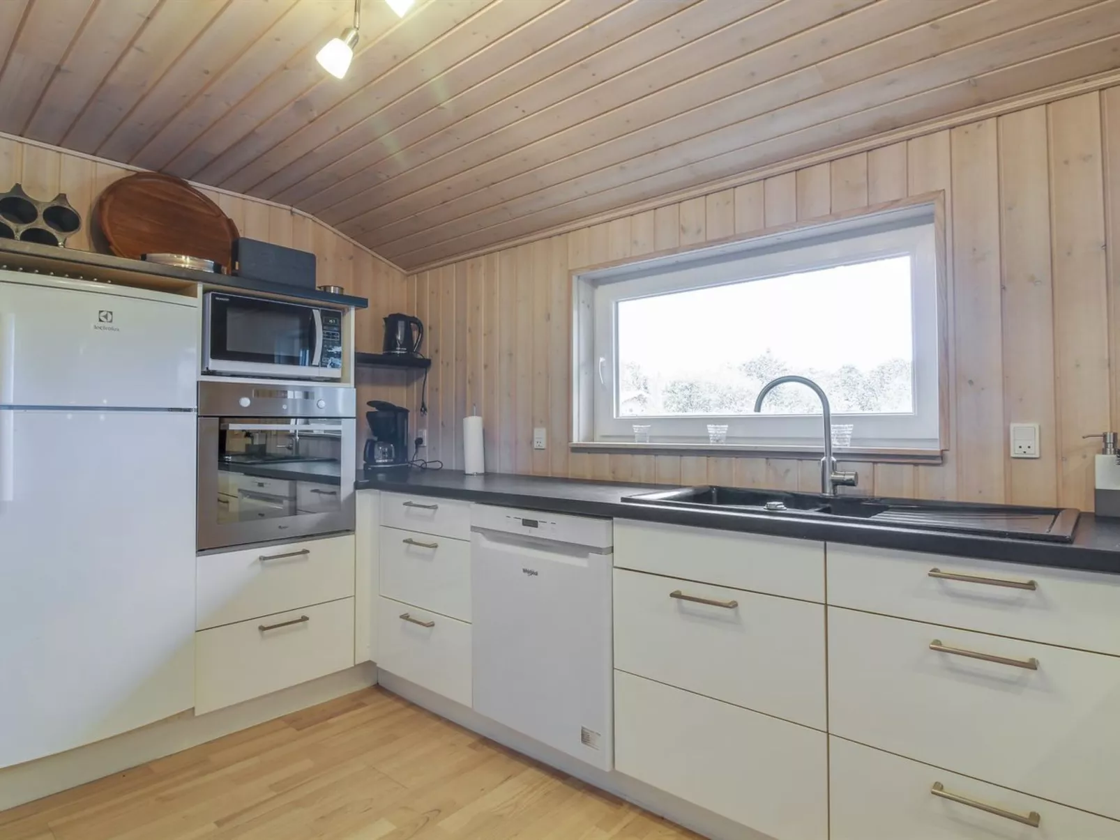 "Susan" - 600m from the sea-Binnen