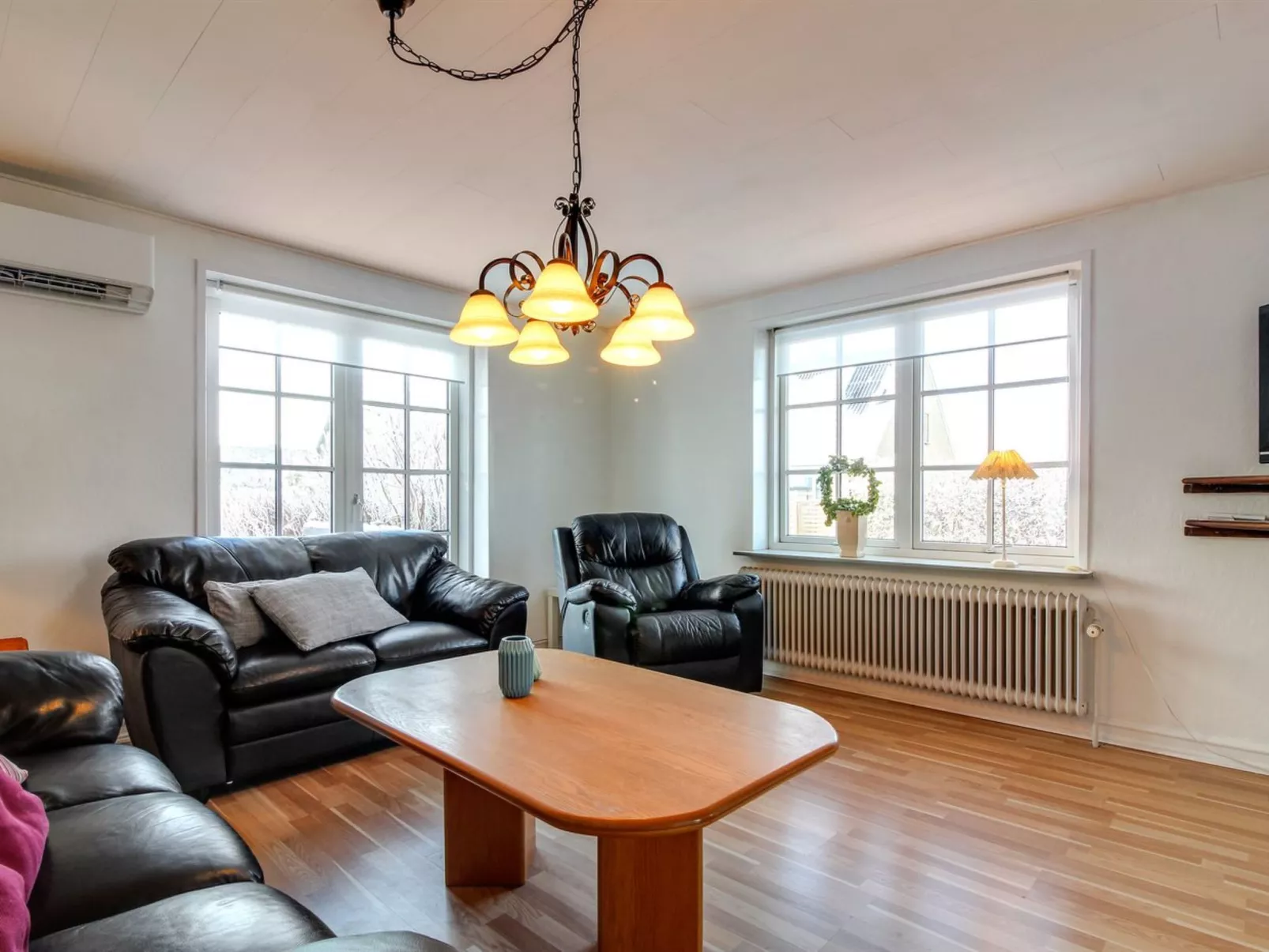 "Fraþulf" - 6km from the sea-Binnen