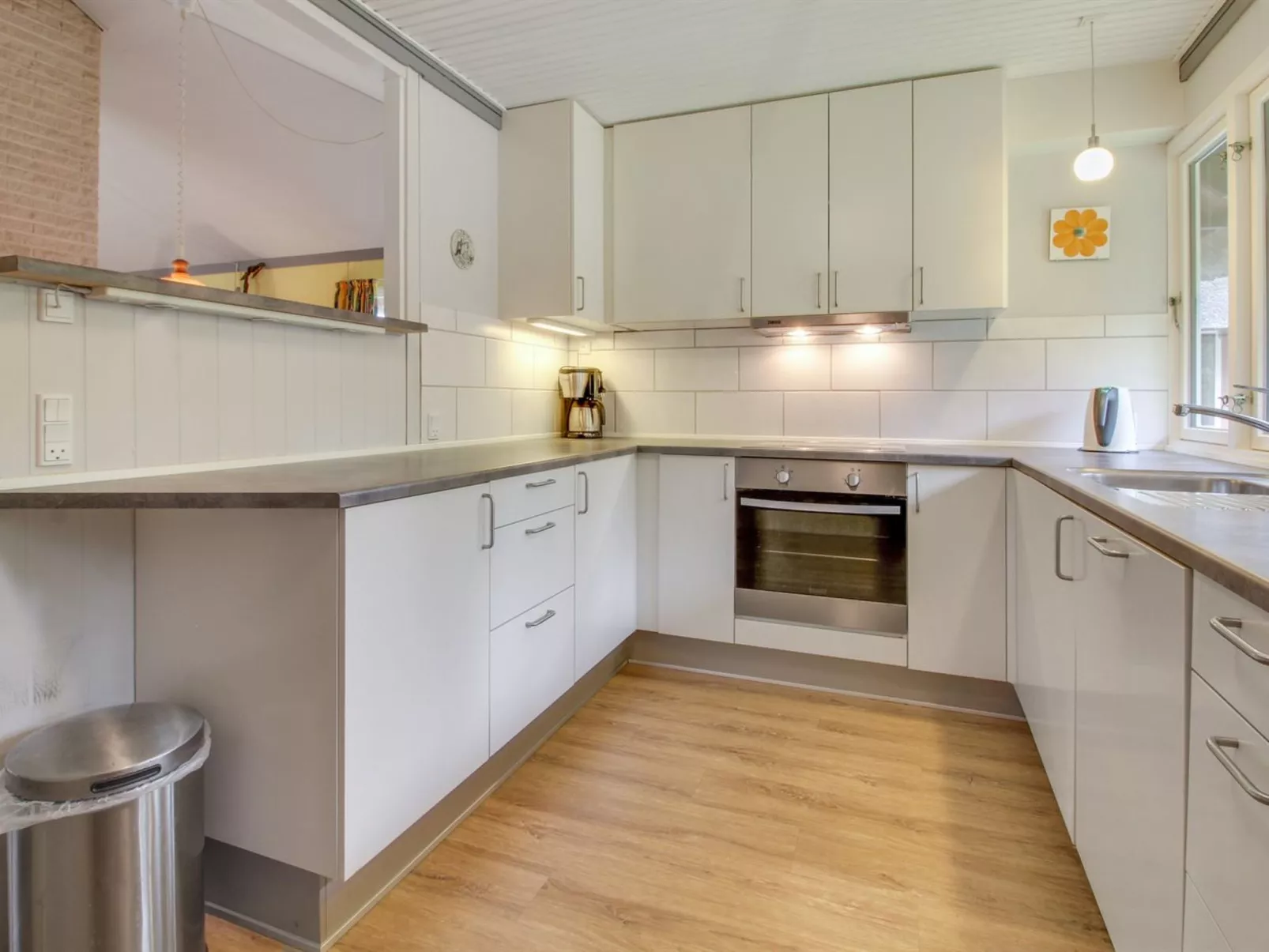 "Helline" - 900m from the sea-Binnen