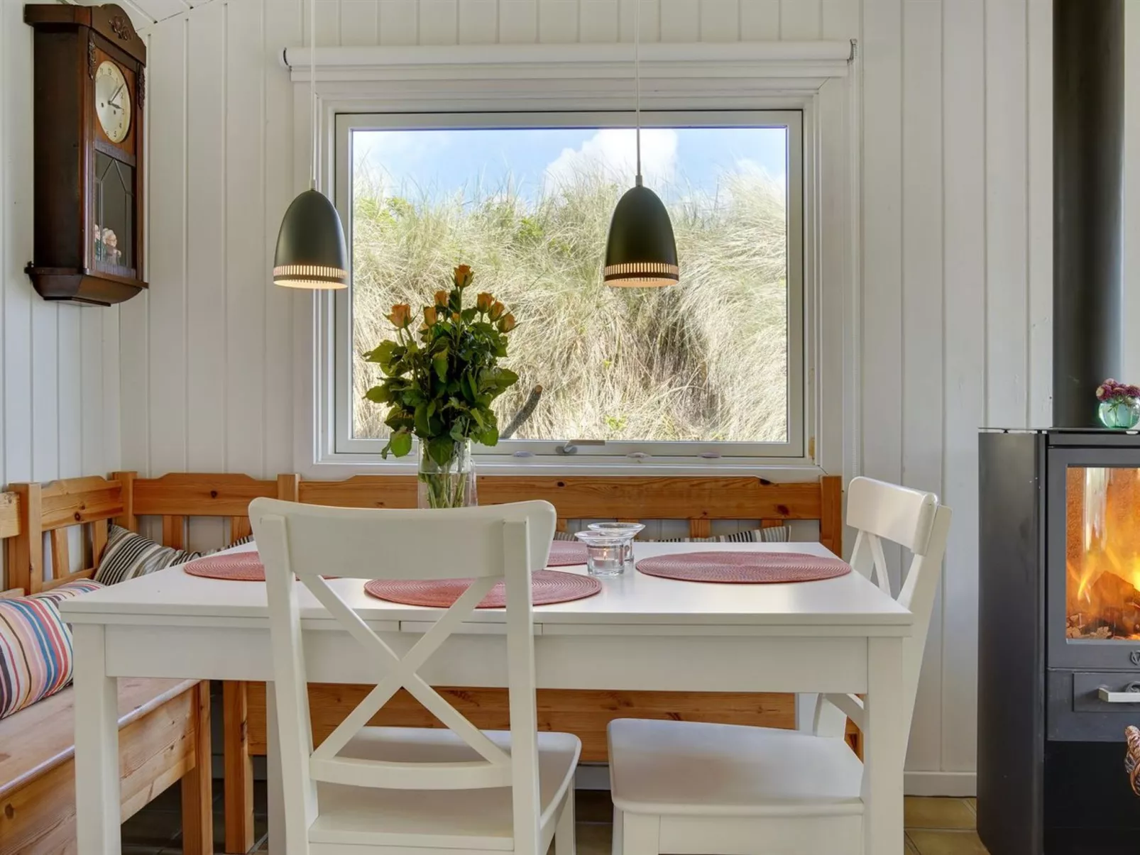 "Abbie" - 10m from the sea-Binnen