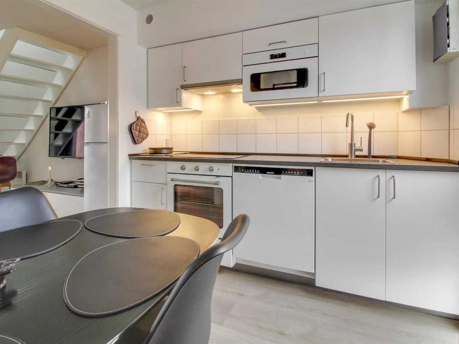 "Adils" - 2.5km from the sea - Binnen