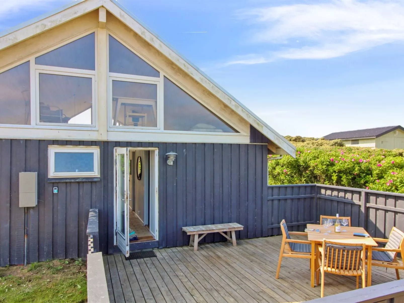 "Harry" - 100m from the sea-Buiten