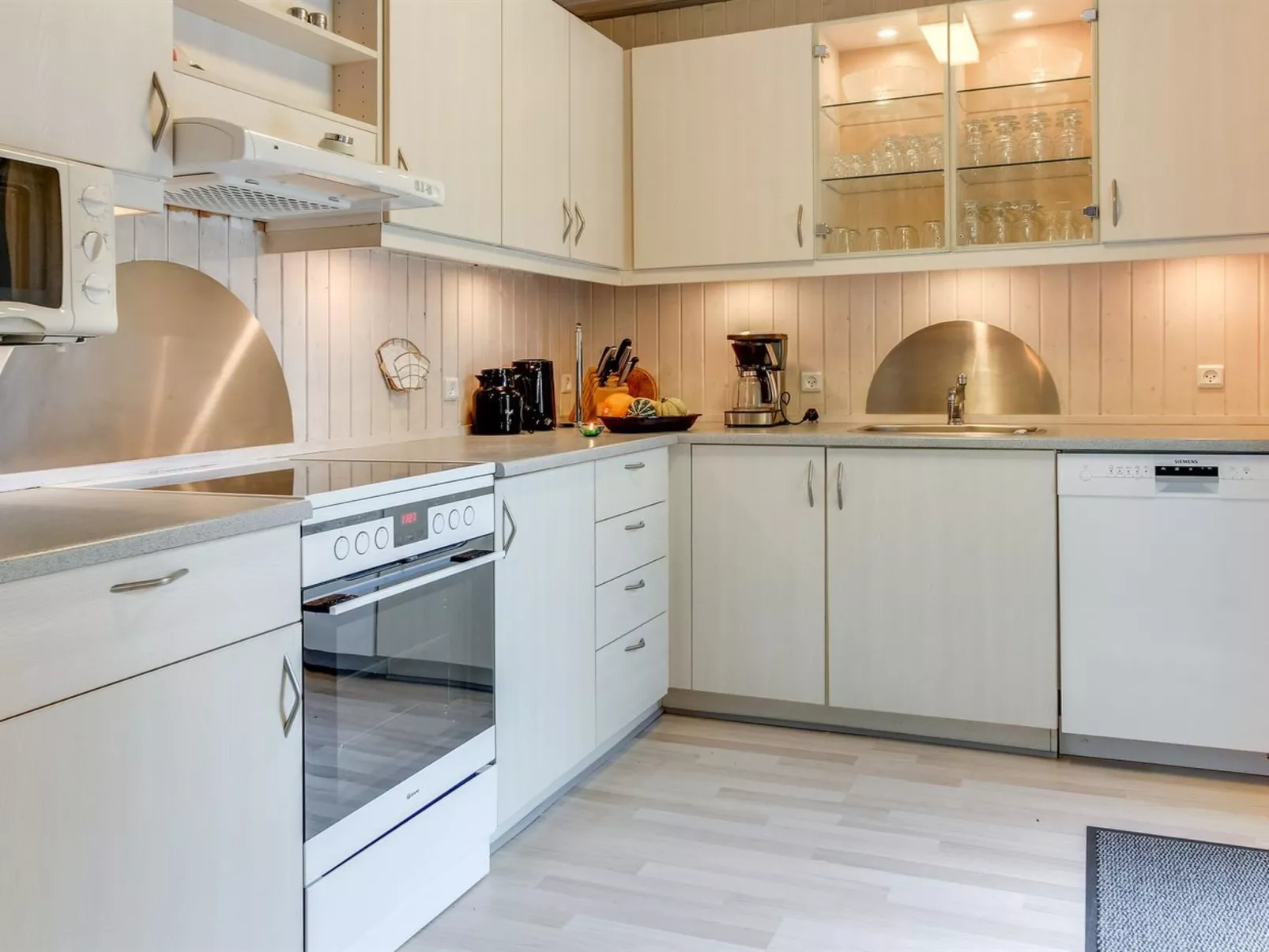 "Elona" - 950m from the sea-Binnen