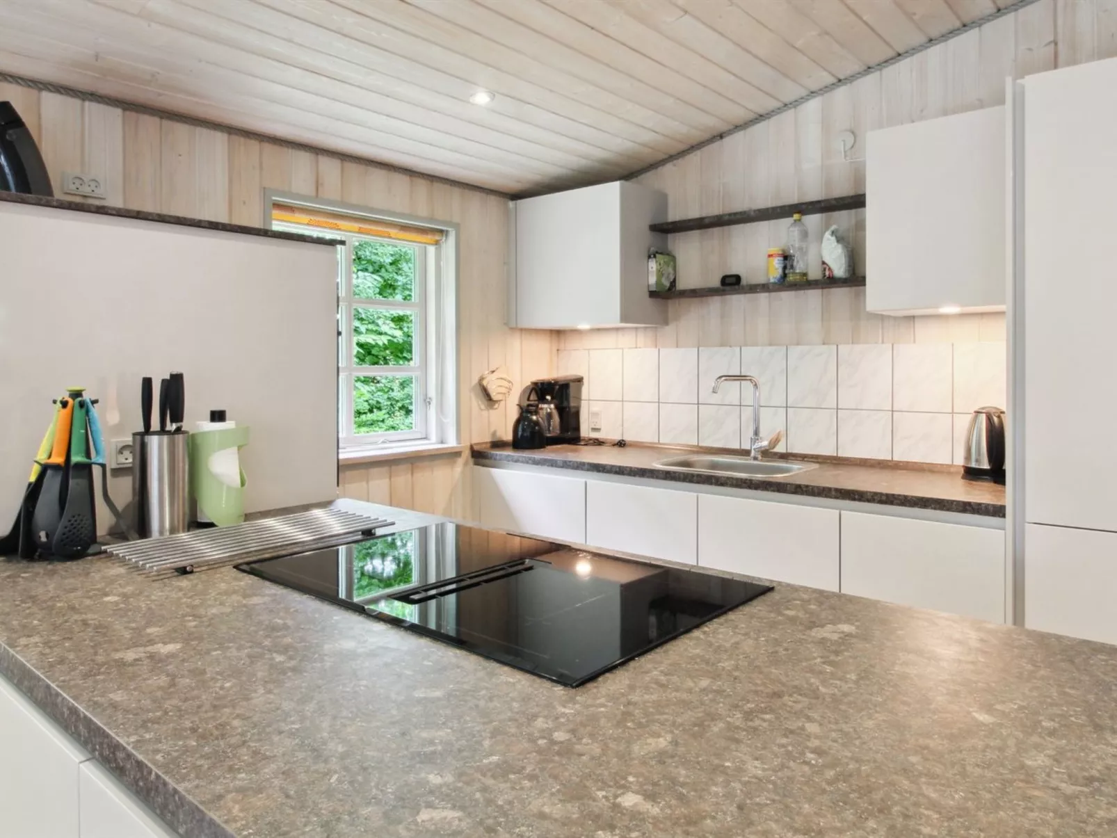 "Joonatan" - 30km from the sea-Binnen