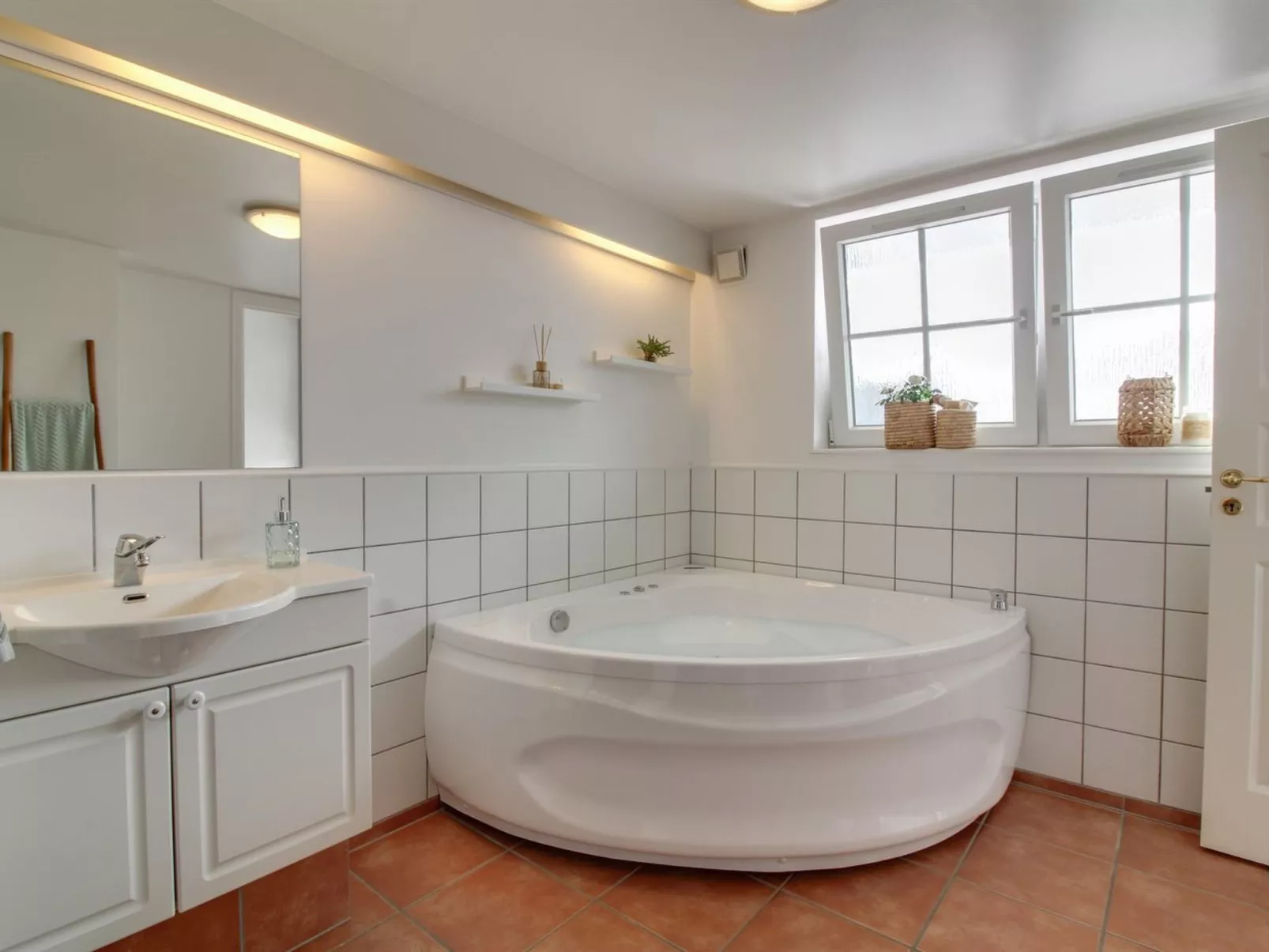 "Vinny" - 1.2km from the sea-Binnen