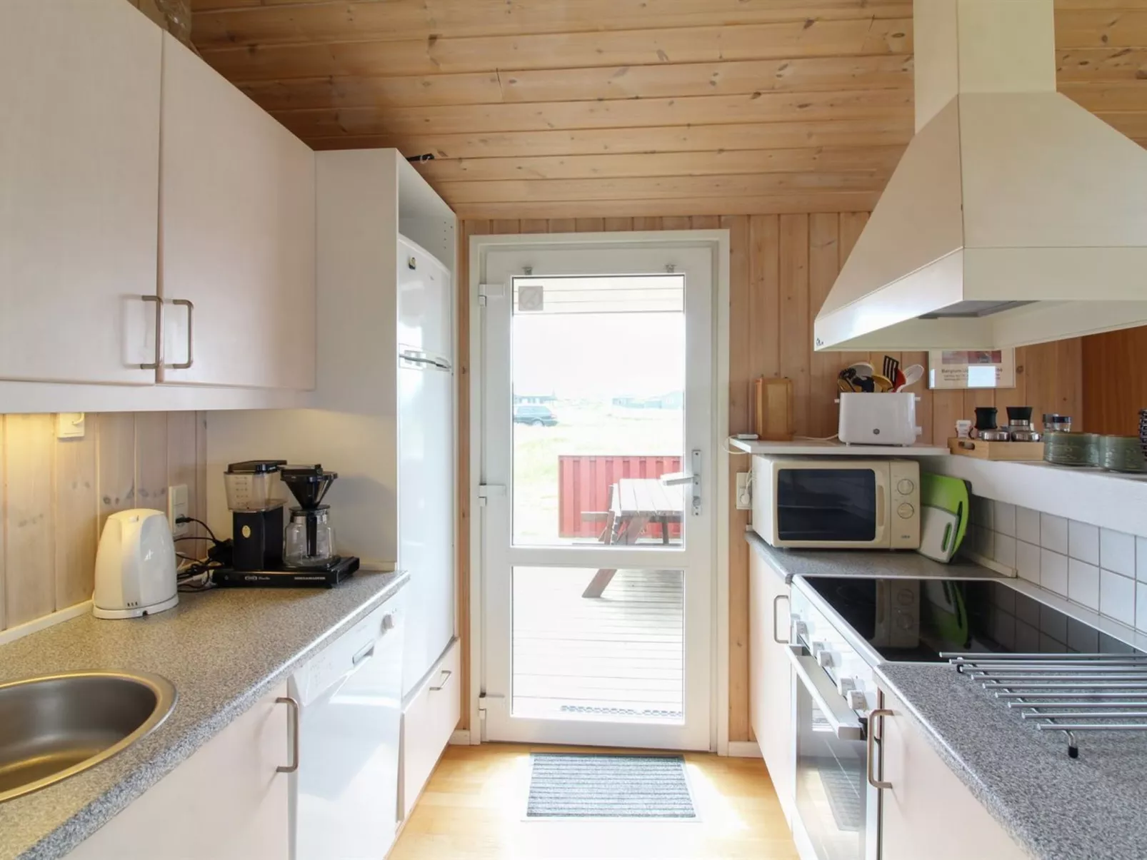 "Asta" - 85m from the sea-Binnen