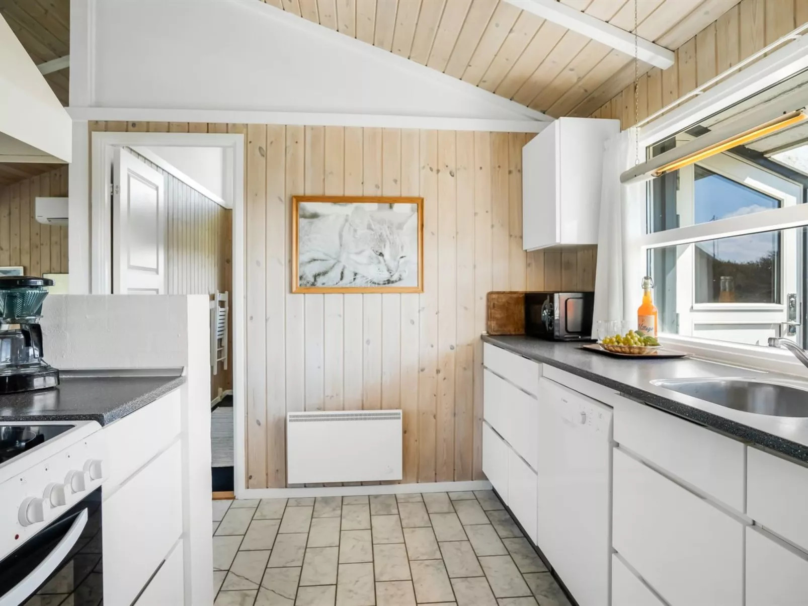 "Venja" - 200m from the sea-Binnen