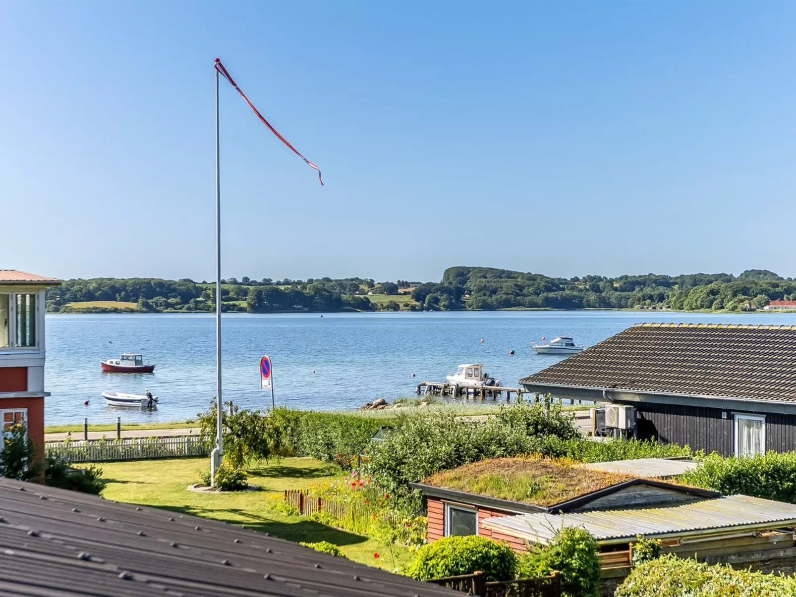 "Star" - 100m from the sea-Buiten