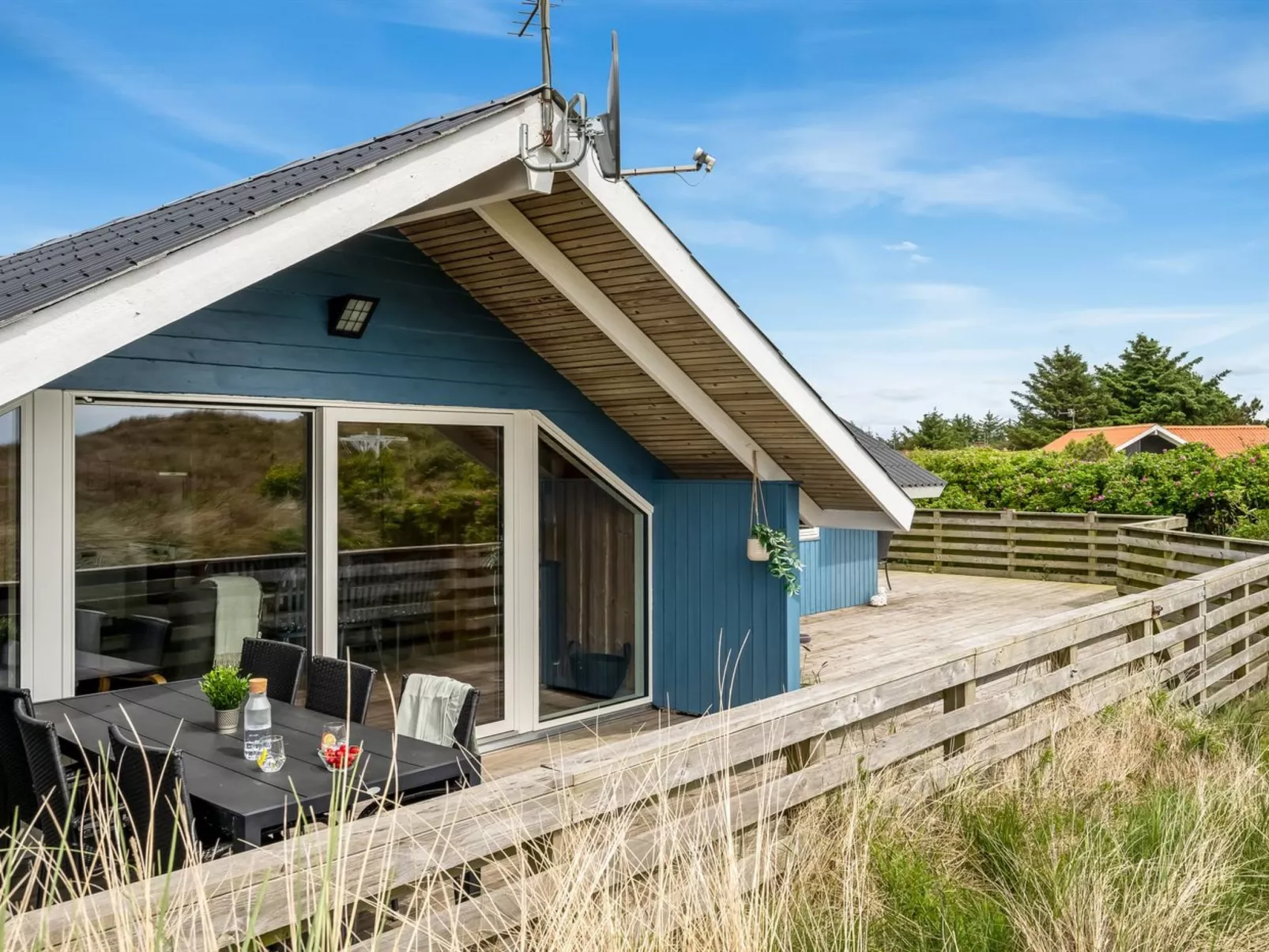 "Valia" - 400m to the fjord-Buiten