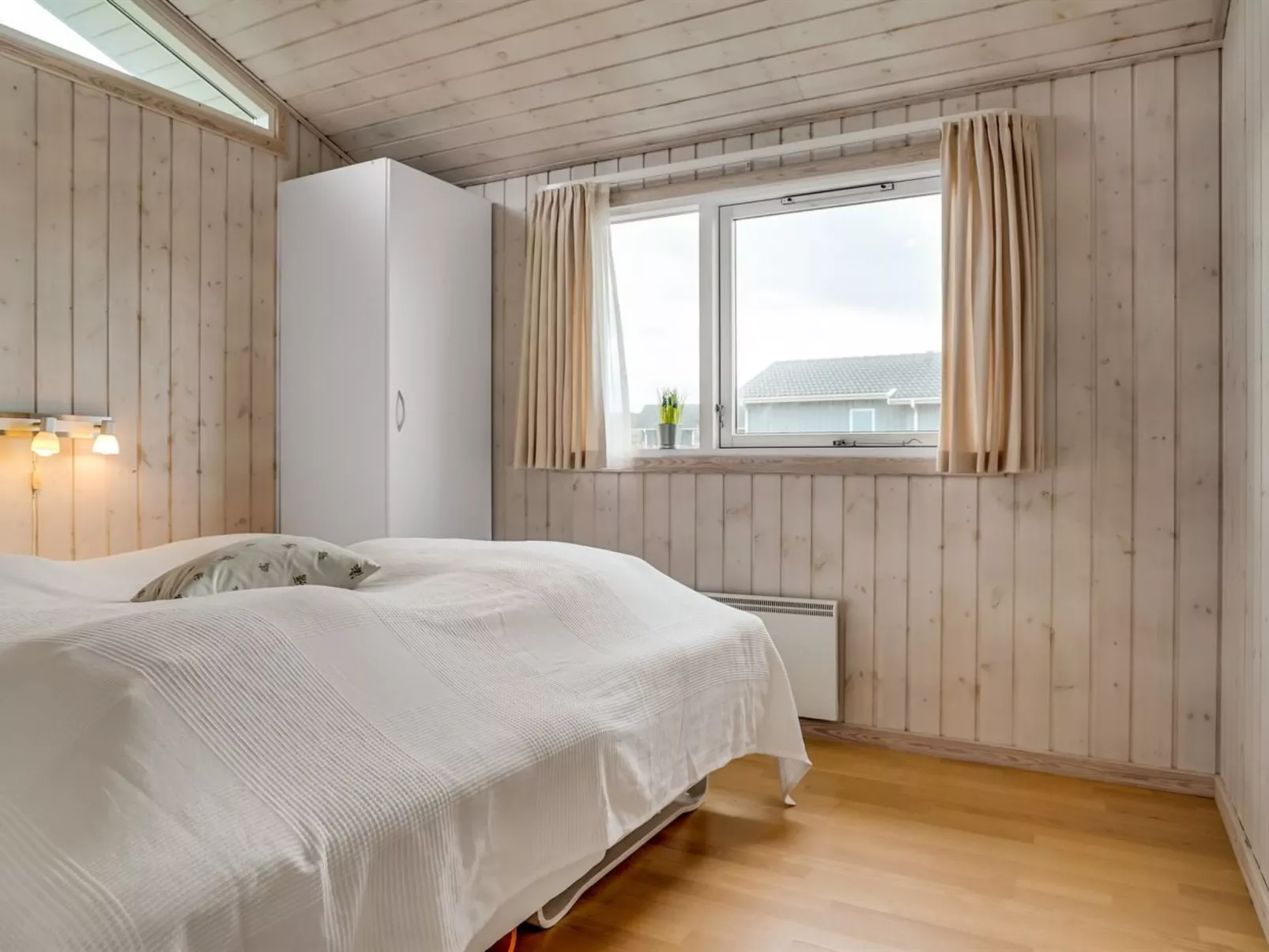 "Gilbert" - 96m from the sea-Binnen