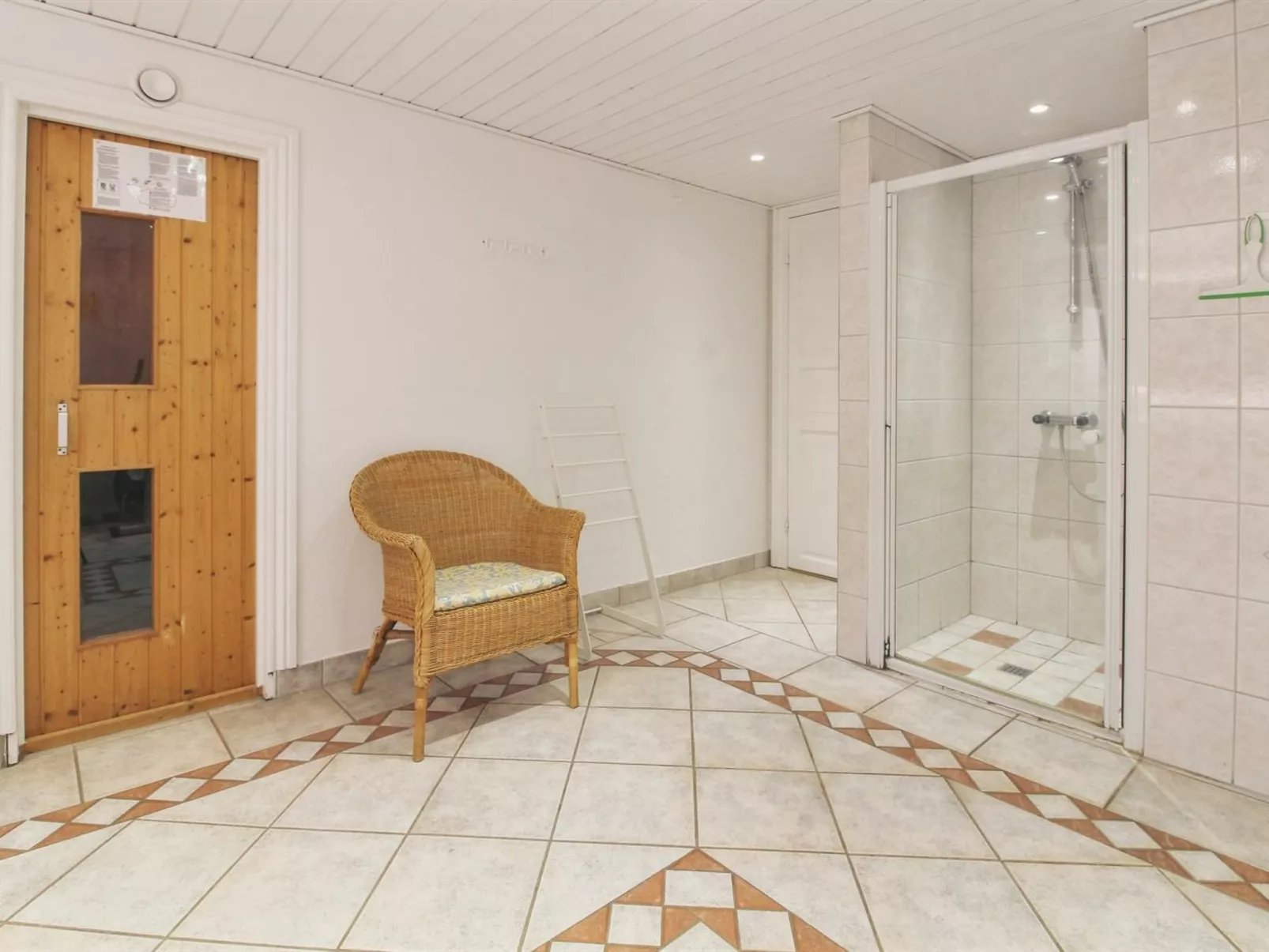 "Mikaela" - 1km from the sea-Binnen