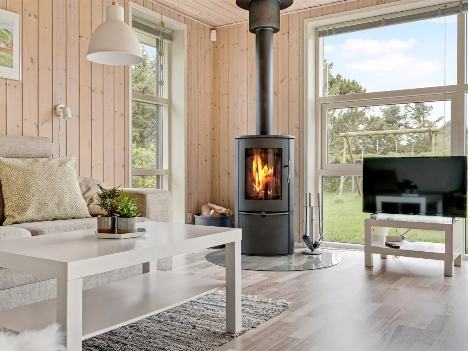 "Into" - 400m from the sea-Binnen