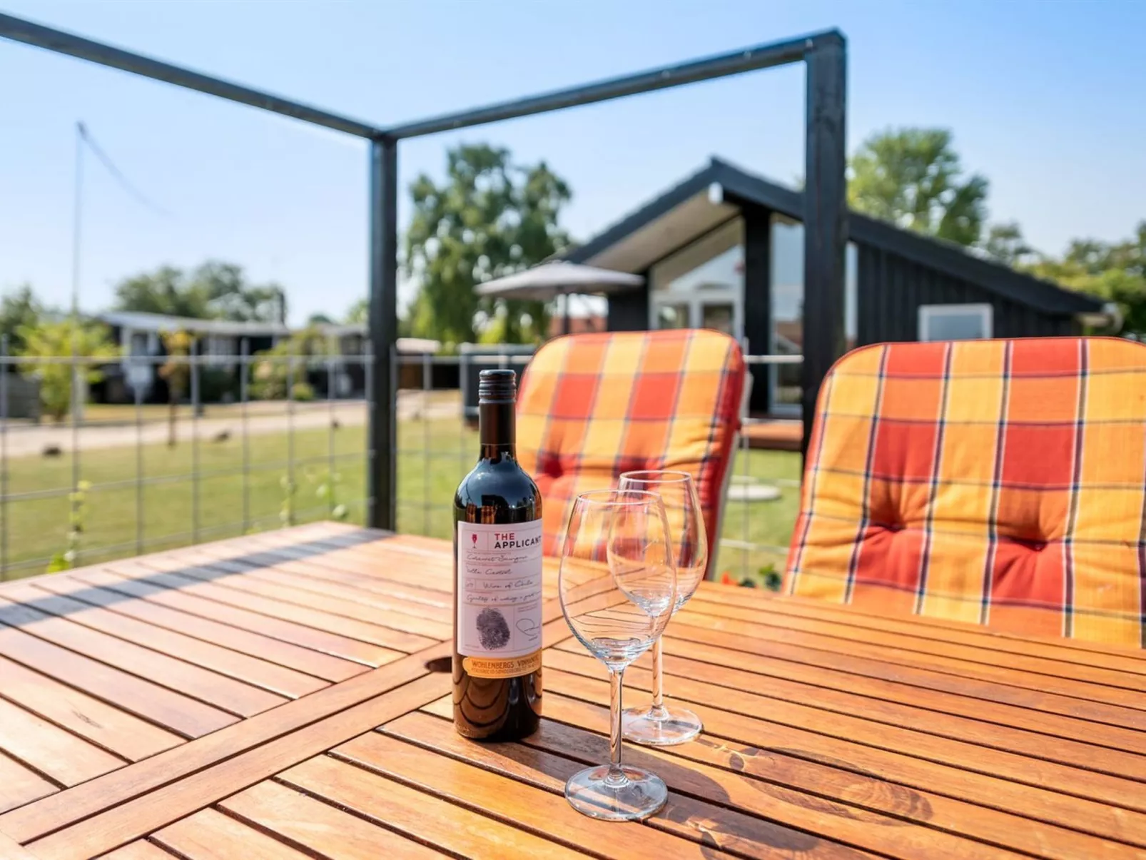 "Sighfrith" - 150m from the sea-Binnen