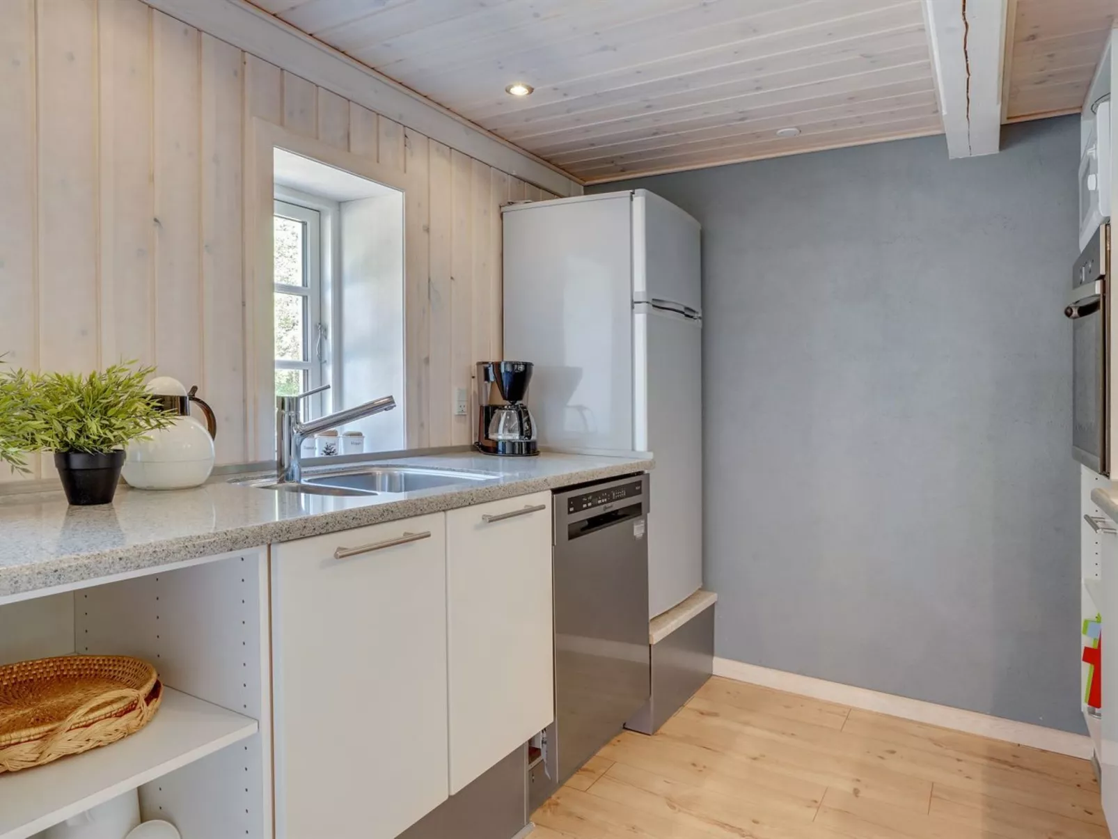 "Gudmund" - 3.9km from the sea-Binnen