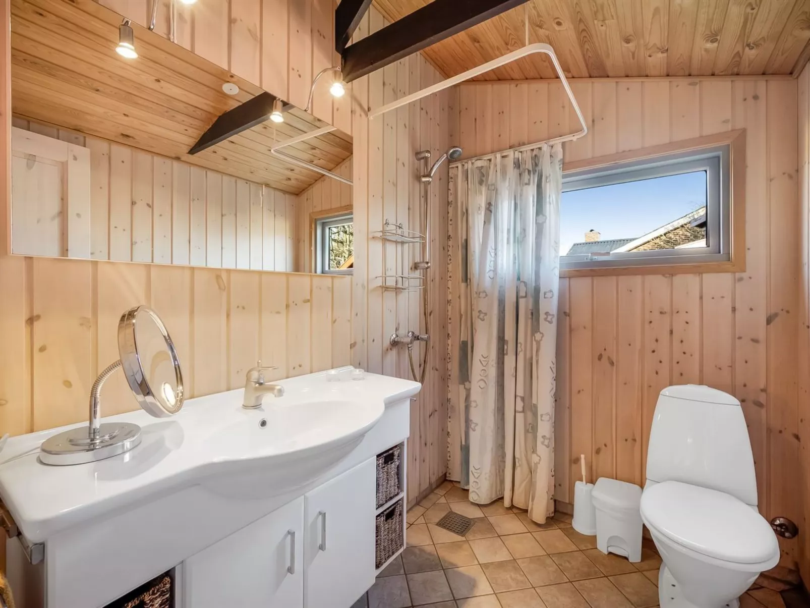 "Alpi" - 250m to the fjord-Binnen