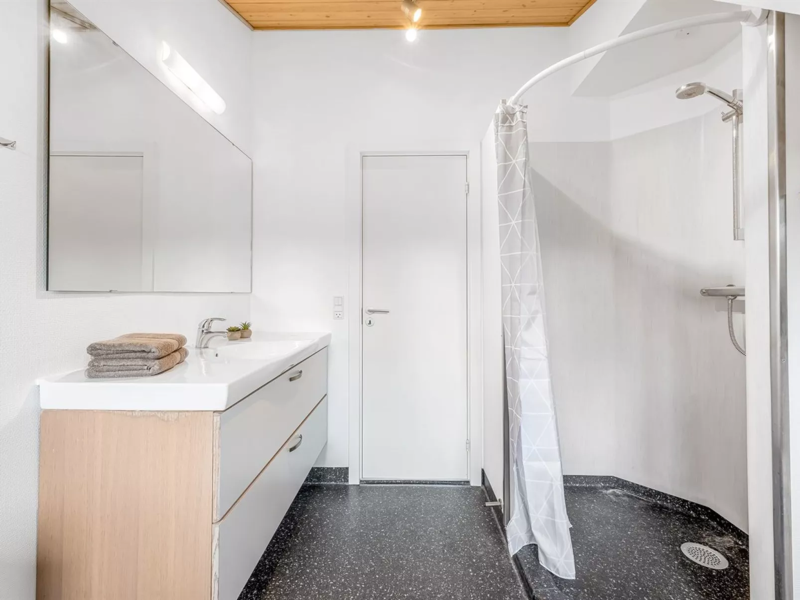 "Martje" - 900m from the sea-Binnen