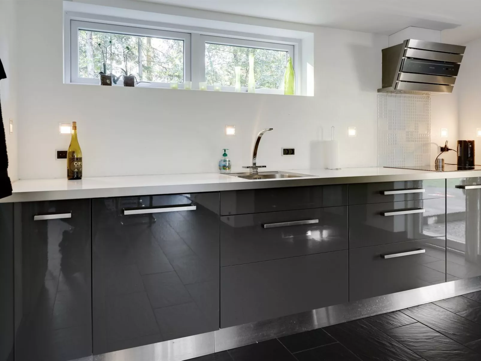 "Elza" - 800m from the sea-Binnen