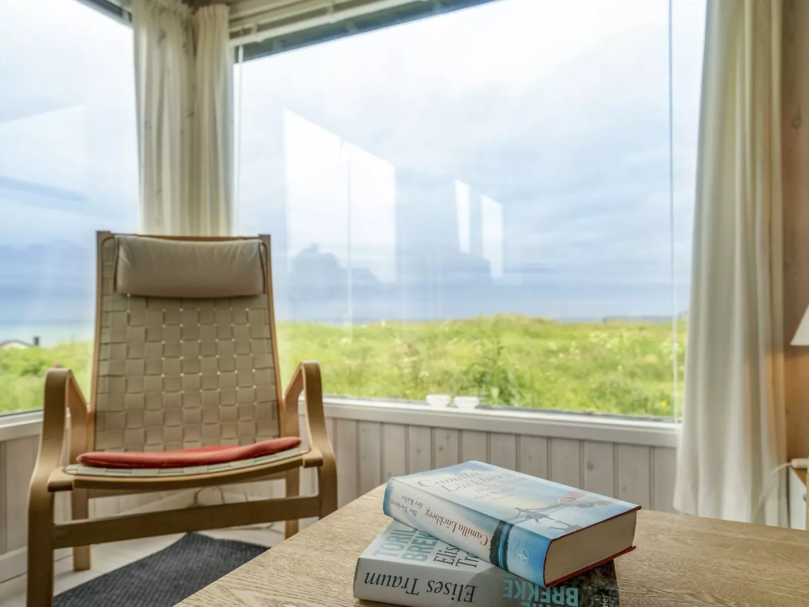 "Ellynor" - 200m from the sea-Binnen